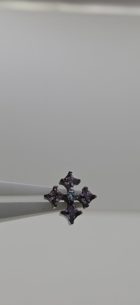 Piercing Labret Titanio figura cruz con incrustaciones