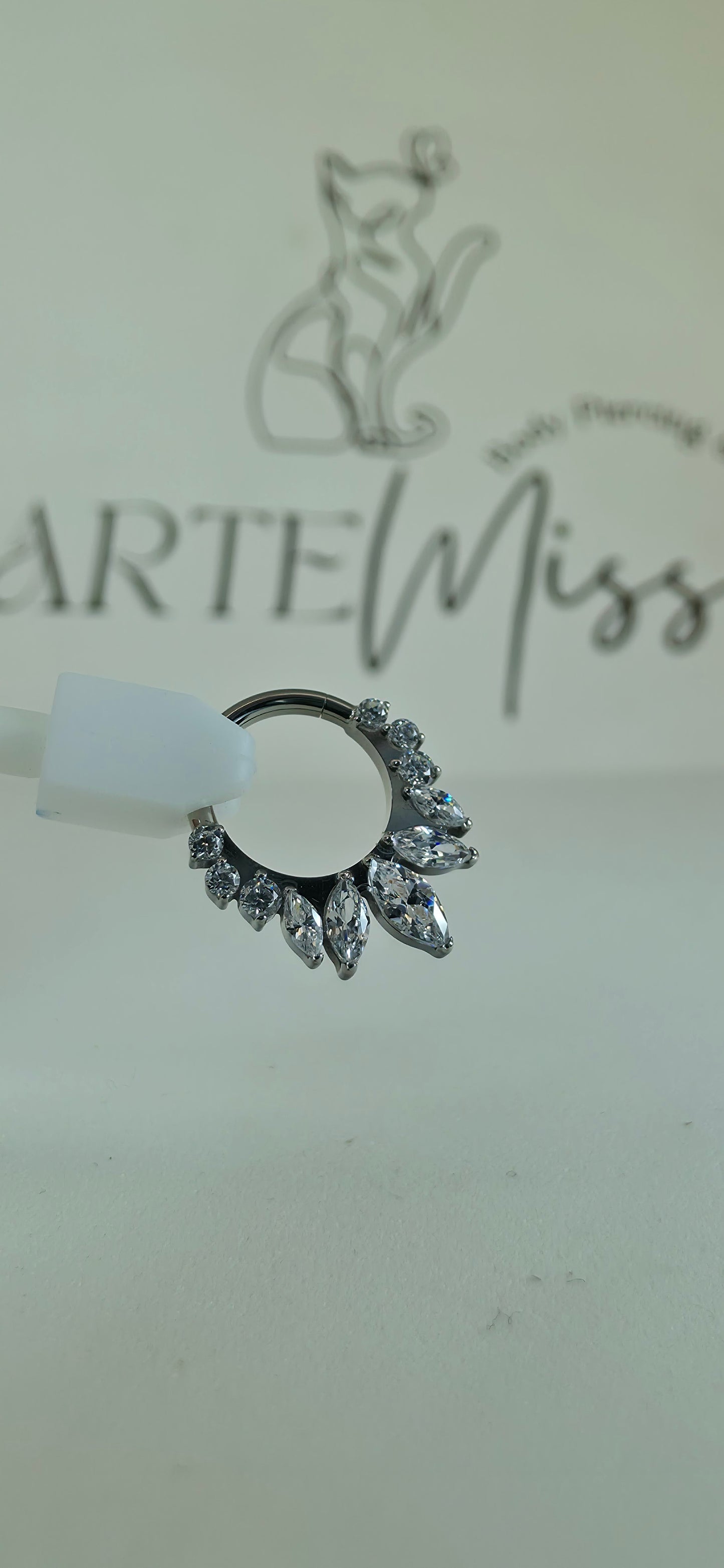Clicker de Titanio con incrustaciones de zirconia