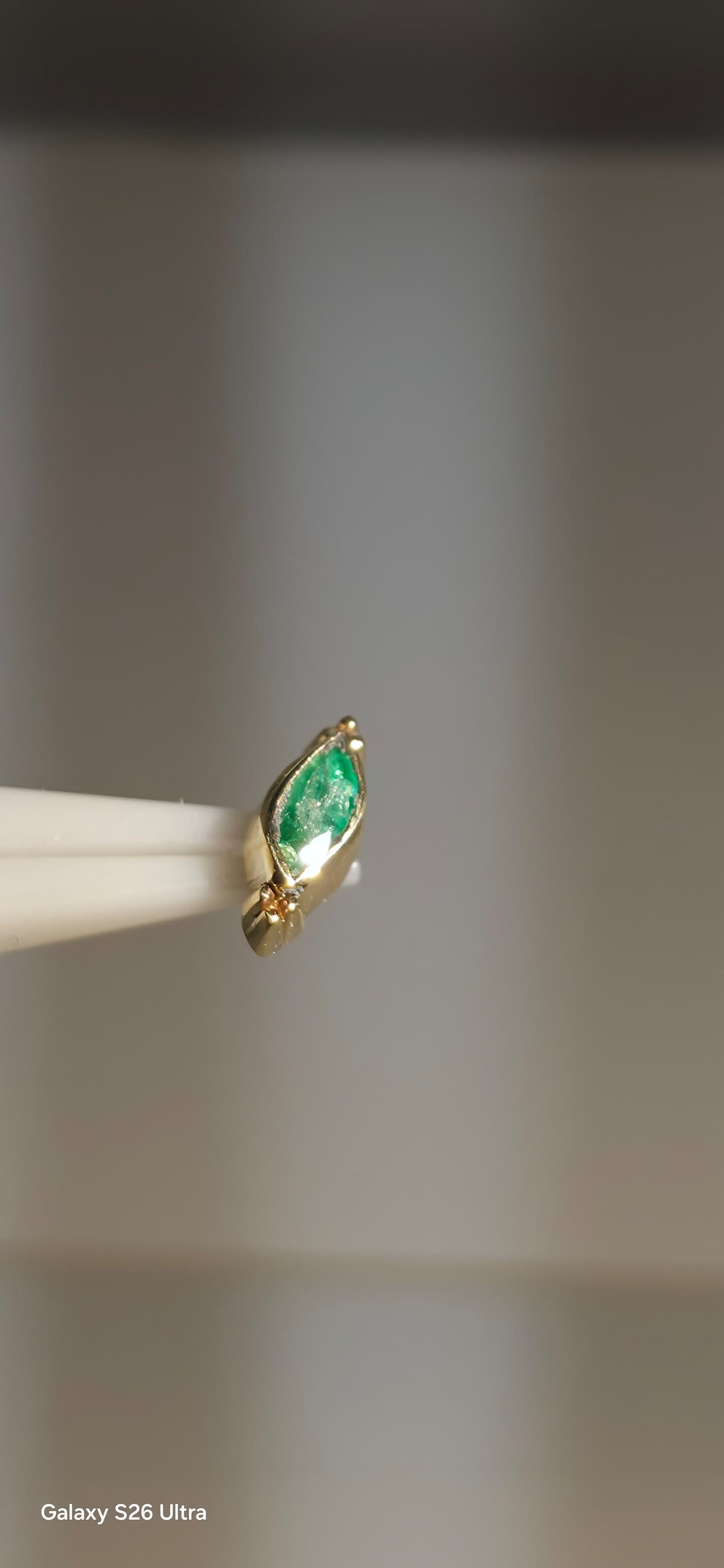 Esmeralda natural oro solido 14k