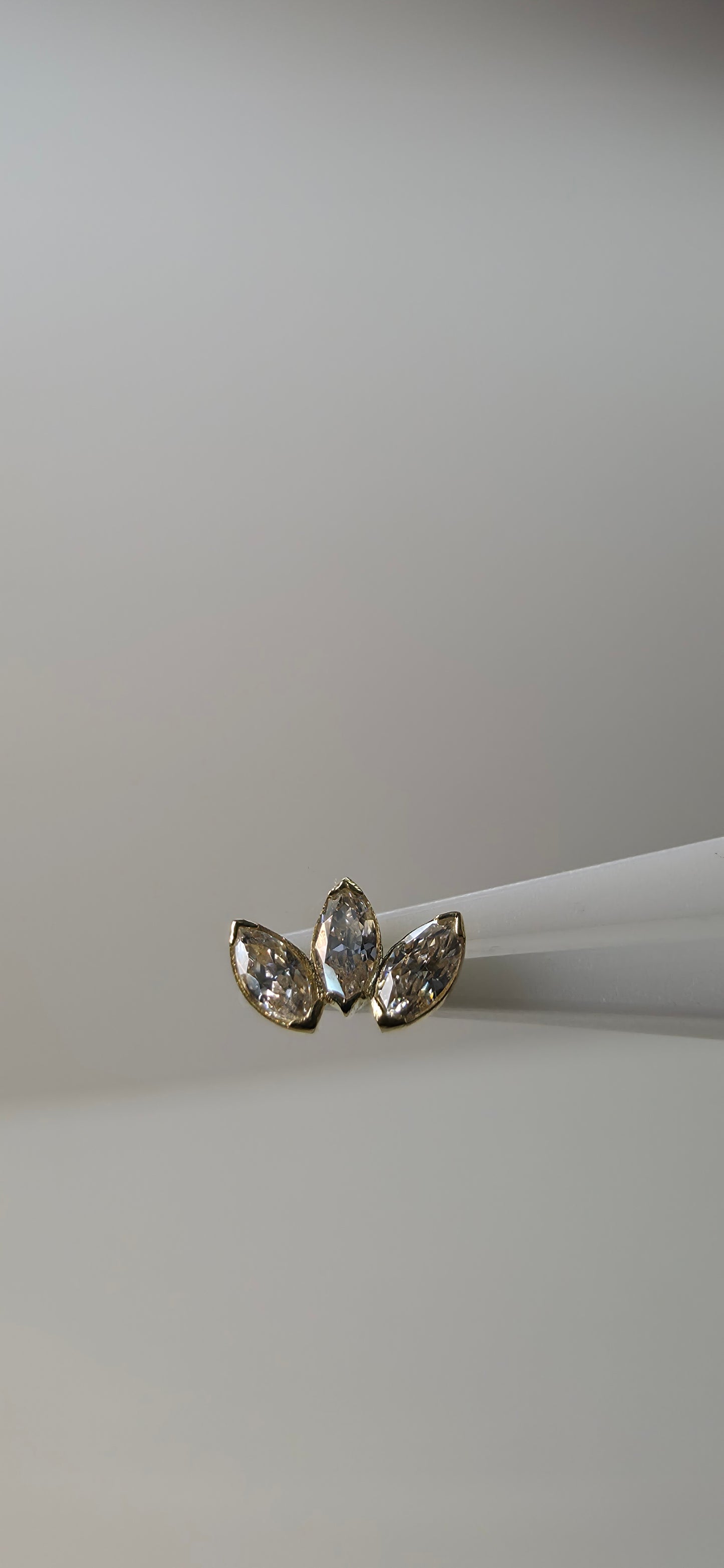 Triple marquise en oro de 18k con cristales Swarovski