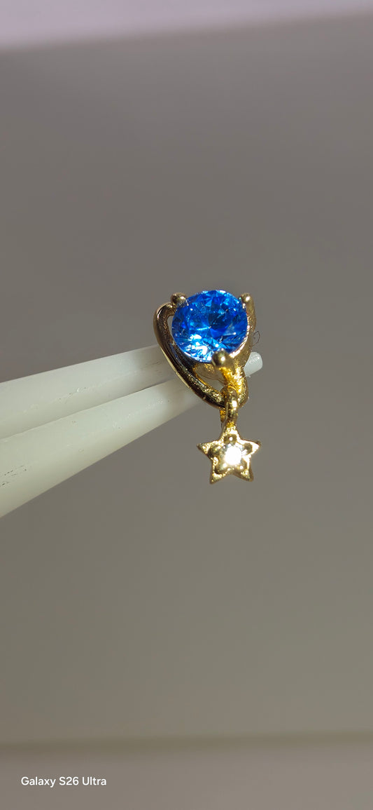 Planeta azul con colgante de estrella en oro de 14k