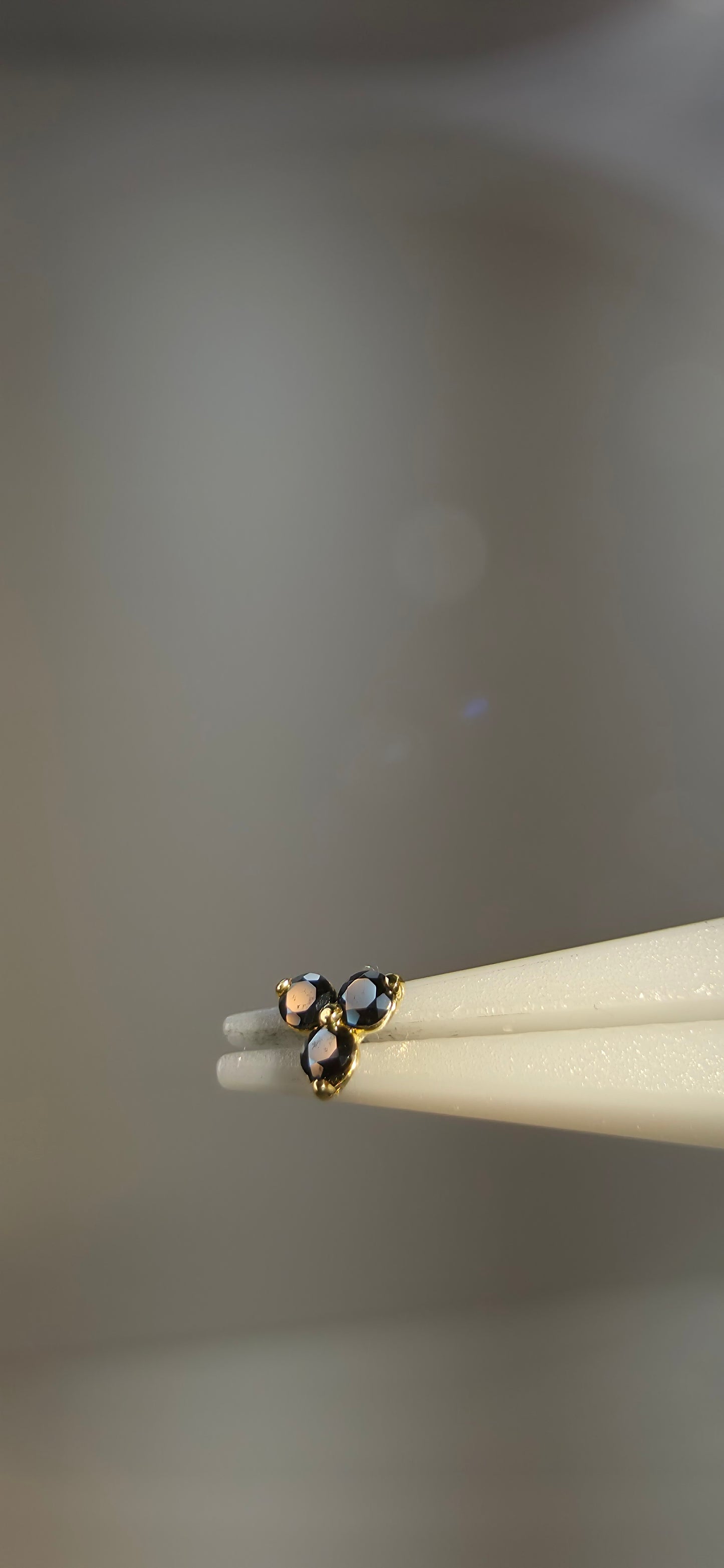 Trinity en oro 18k con cristales Swarovski en color negro