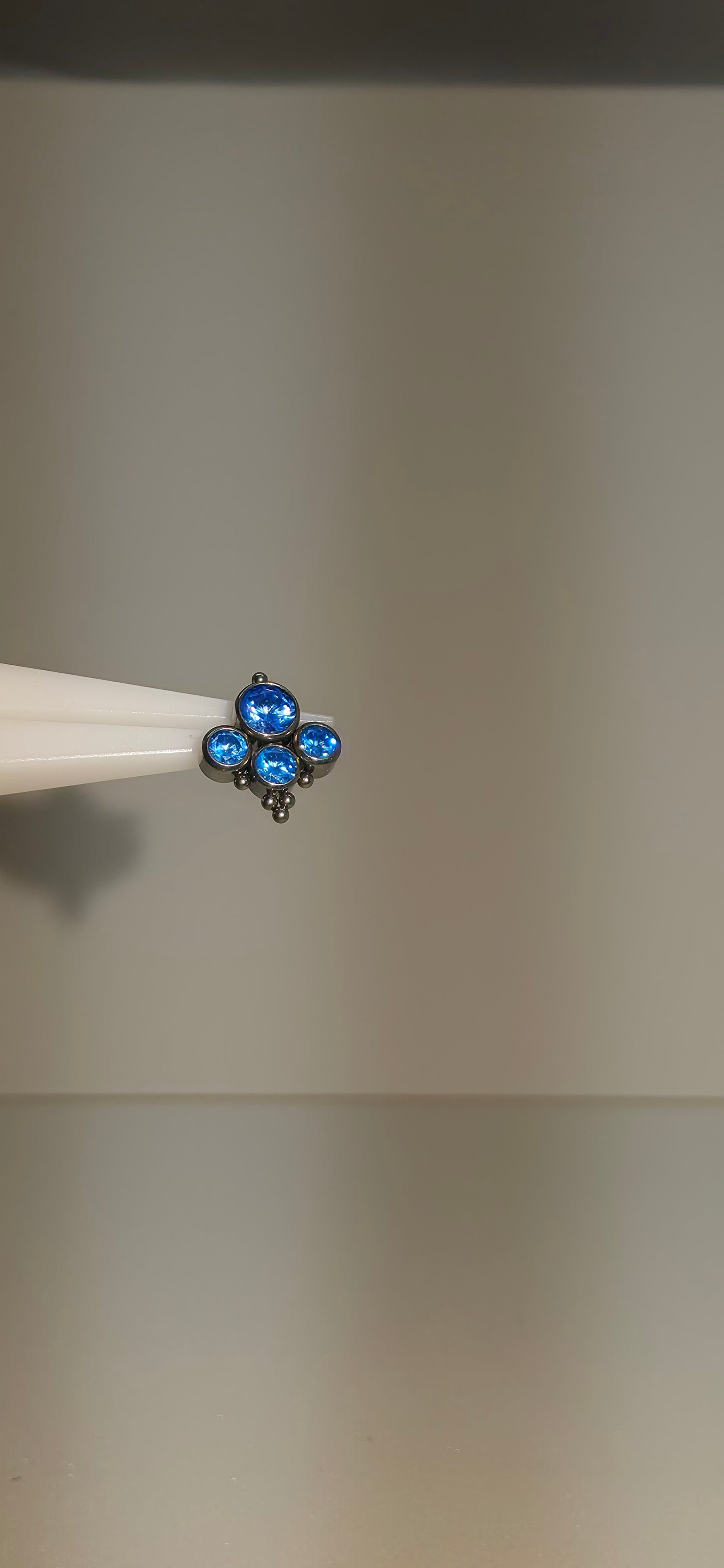 Piercing Labret Titanio ornamental azul