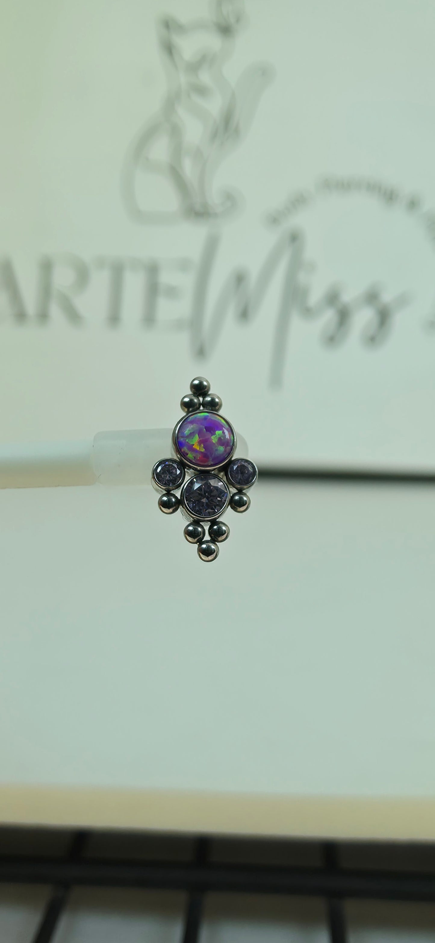 Top de Titanio con opalo y zirconias