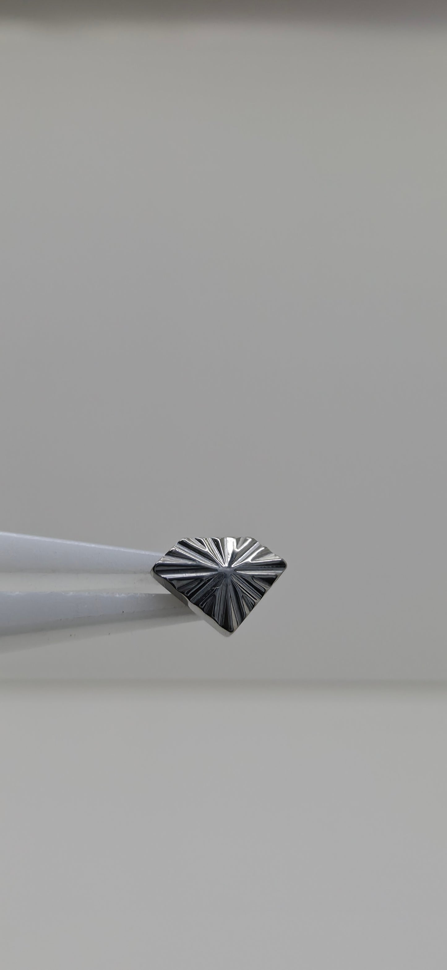 Piercing Labret Titanio figura Diamante rayado