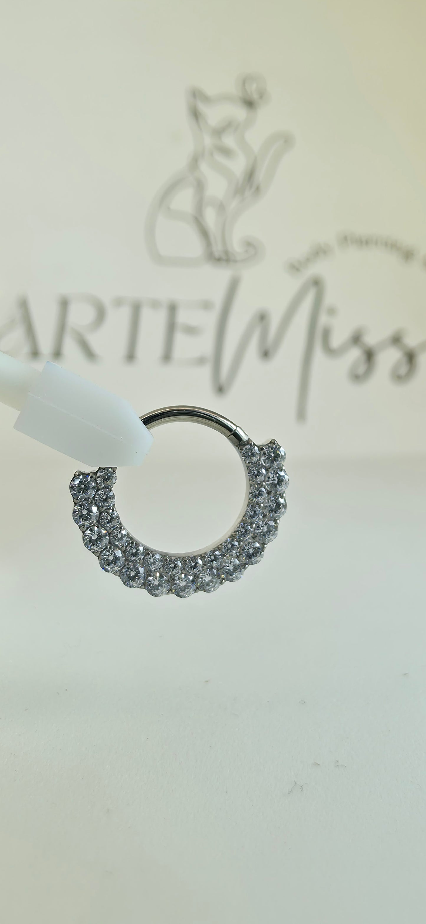 Clicker de Titanio  con incrustaciones de zirconia
