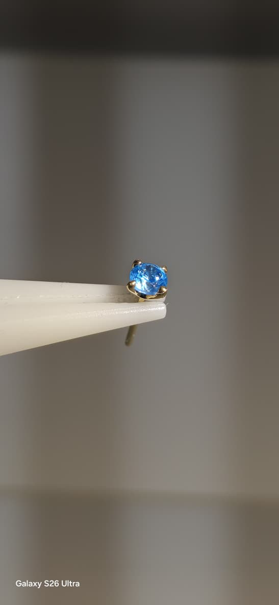 Zirconia azul en oro solido de 14k