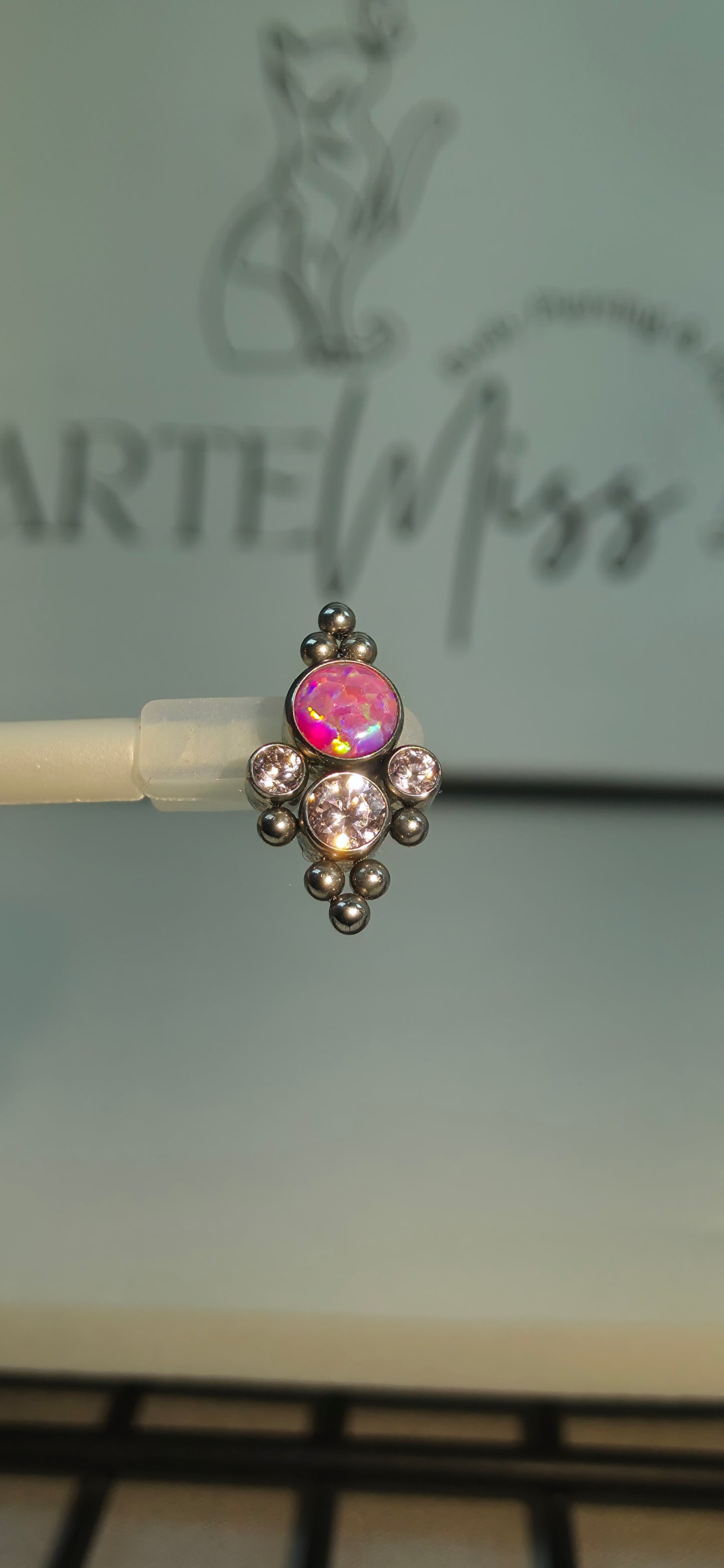 Top de Titanio con opalo y zirconias