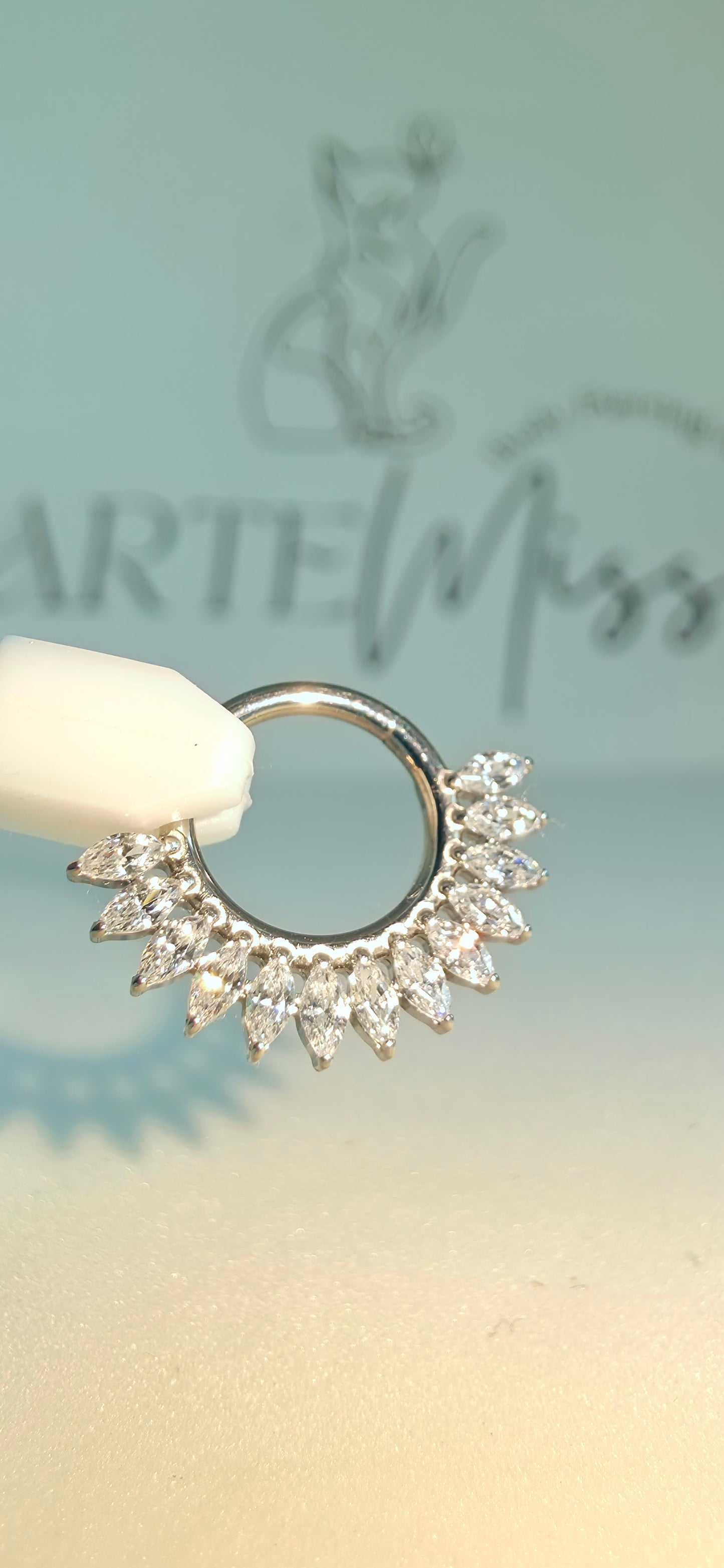Clicker de Titanio con incrustaciones de zirconia