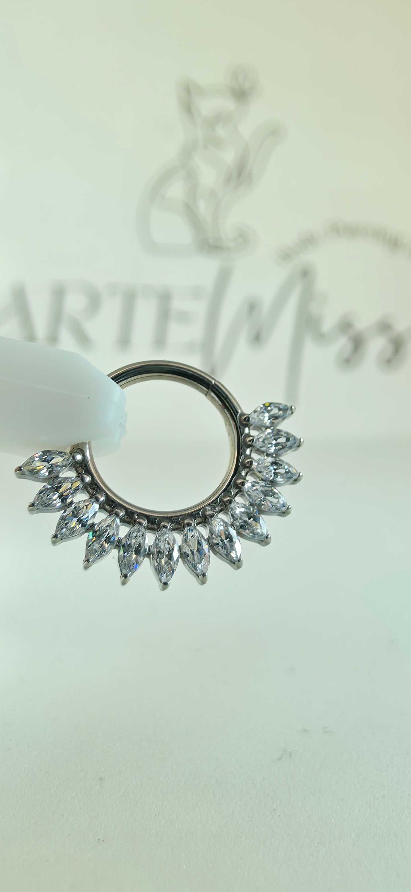 Clicker de Titanio con incrustaciones de zirconia