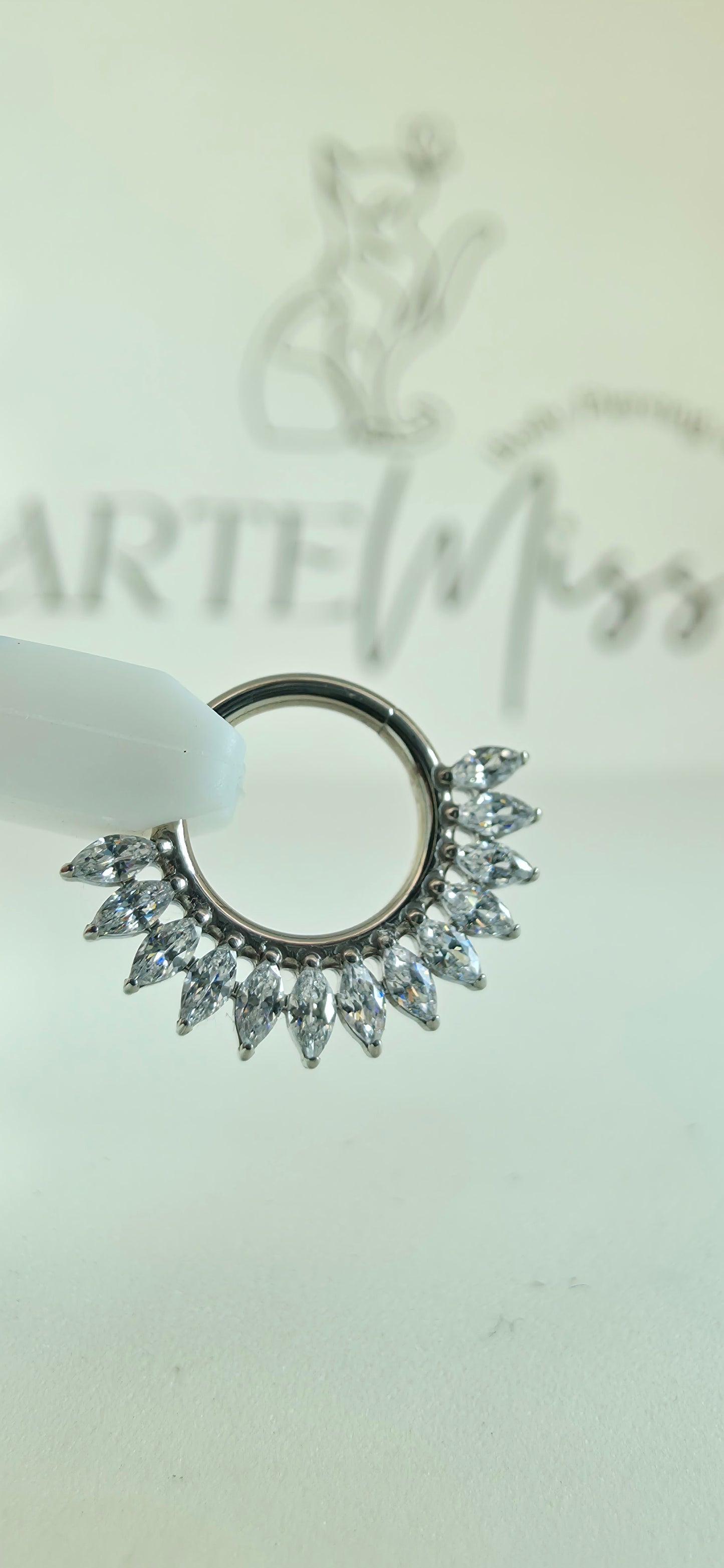 Clicker de Titanio con incrustaciones de zirconia