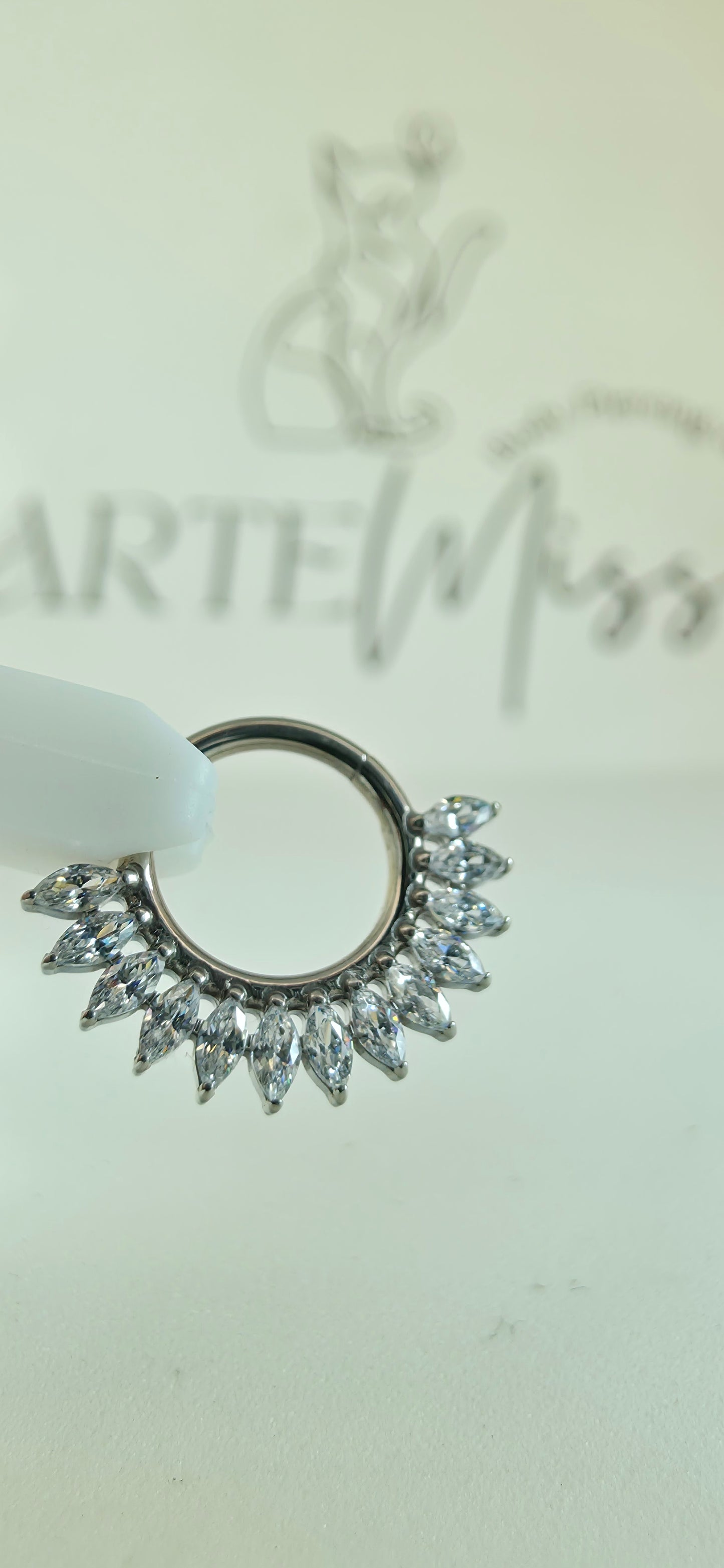 Clicker de Titanio con incrustaciones de zirconia