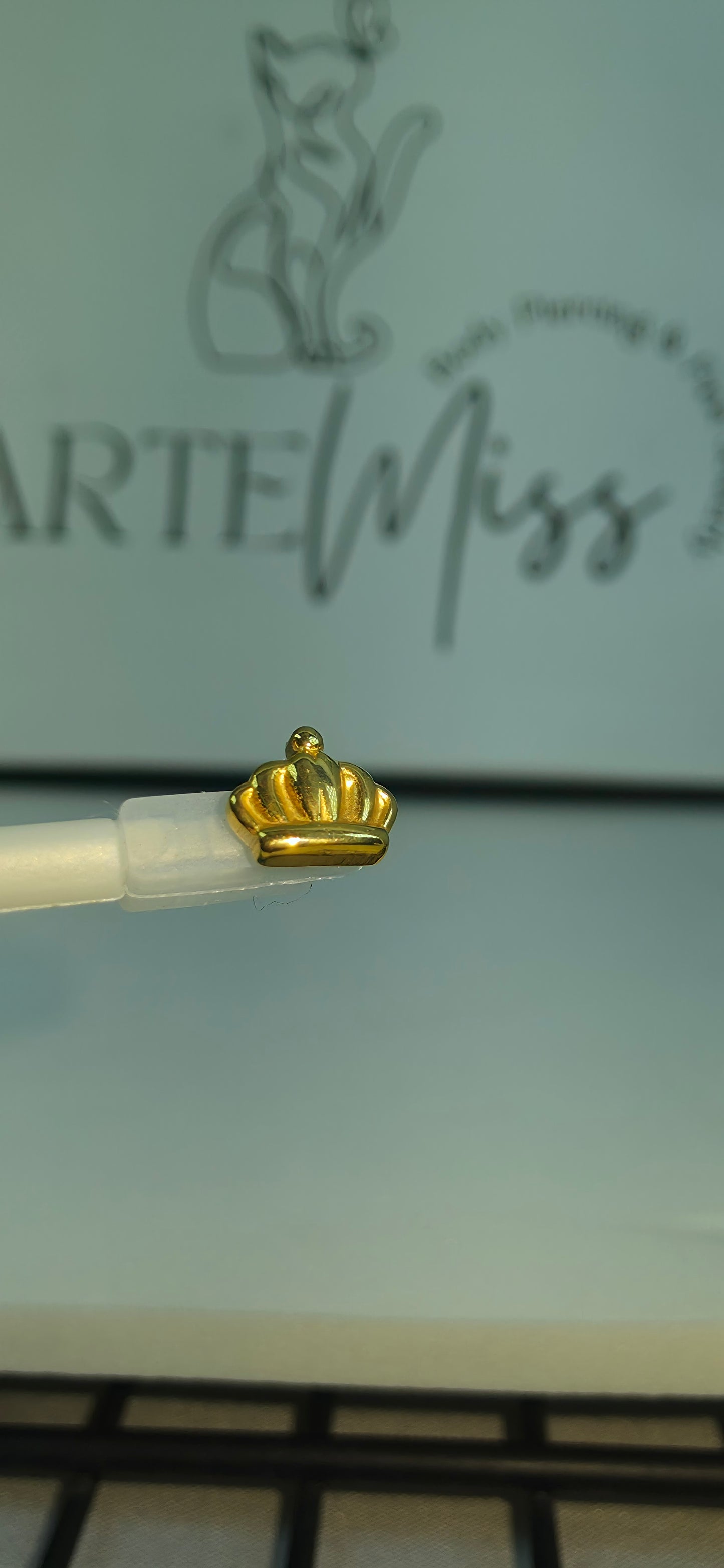 Top de Titanio en forma de  corona
