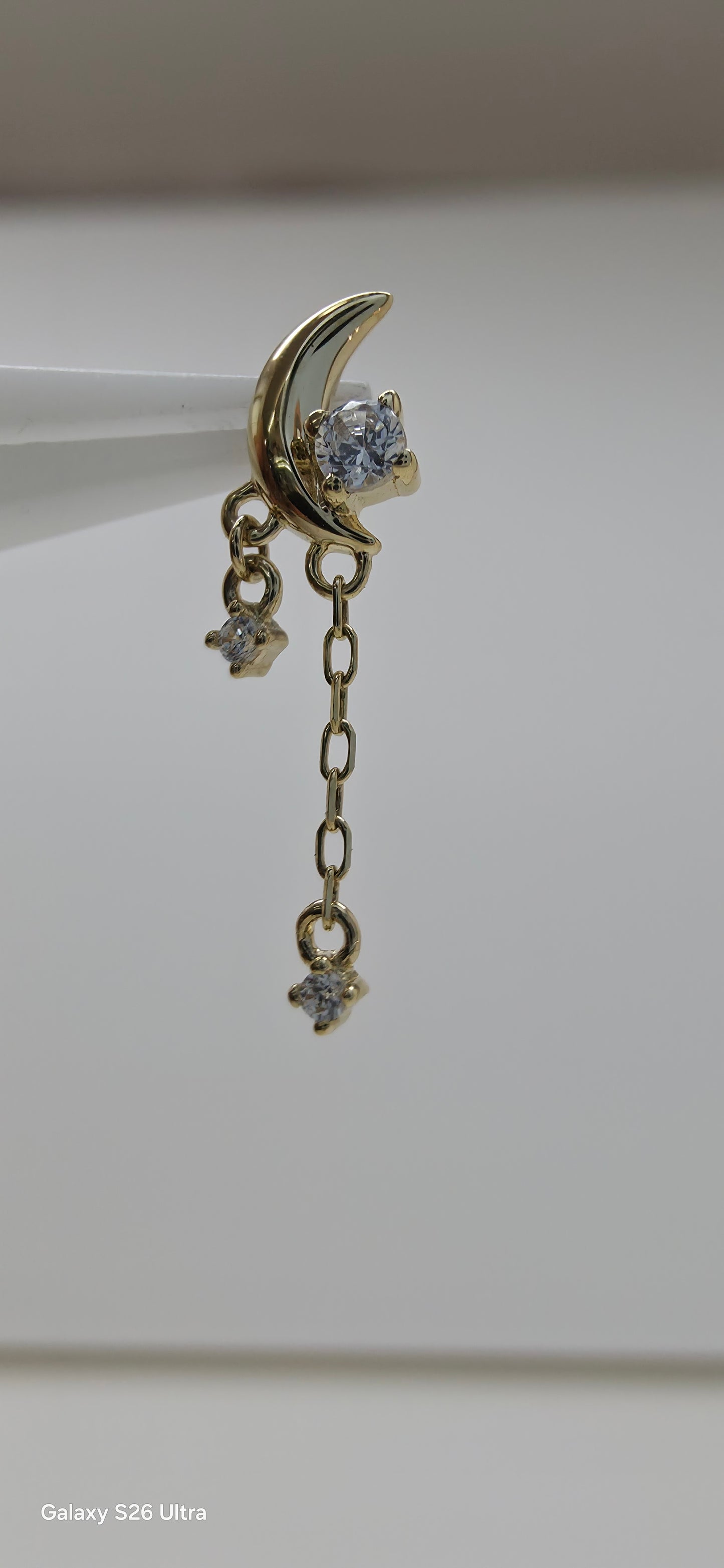 Luna con colgante y cristales Swarovski en oro de 14k