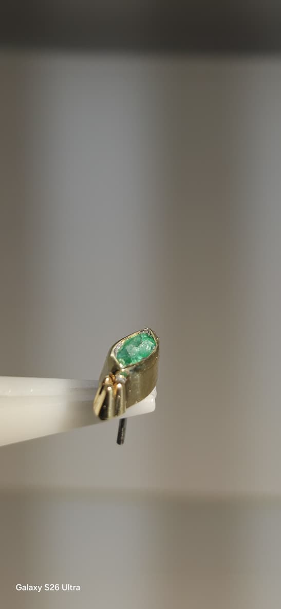 Esmeralda natural oro solido 14k