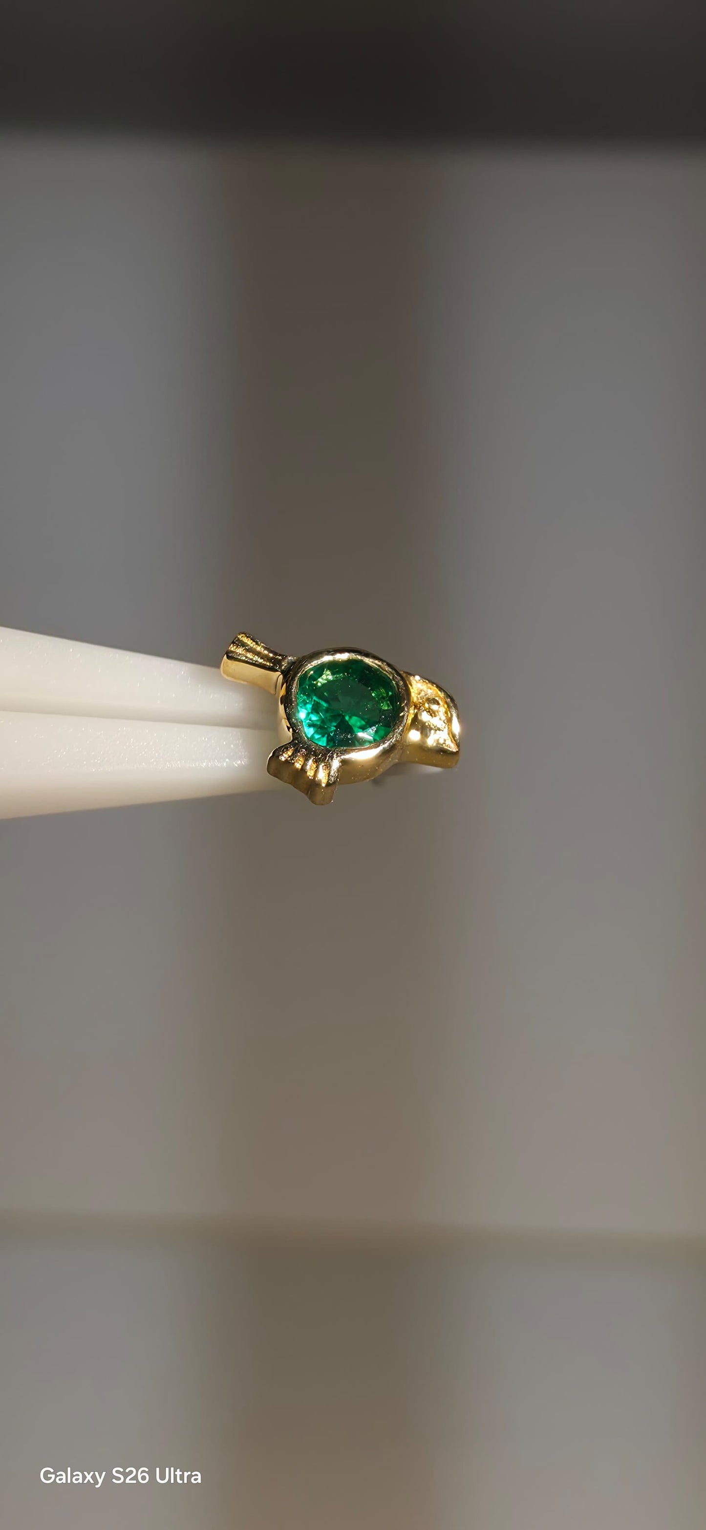 Ave con zirconia en oro solido de 14k