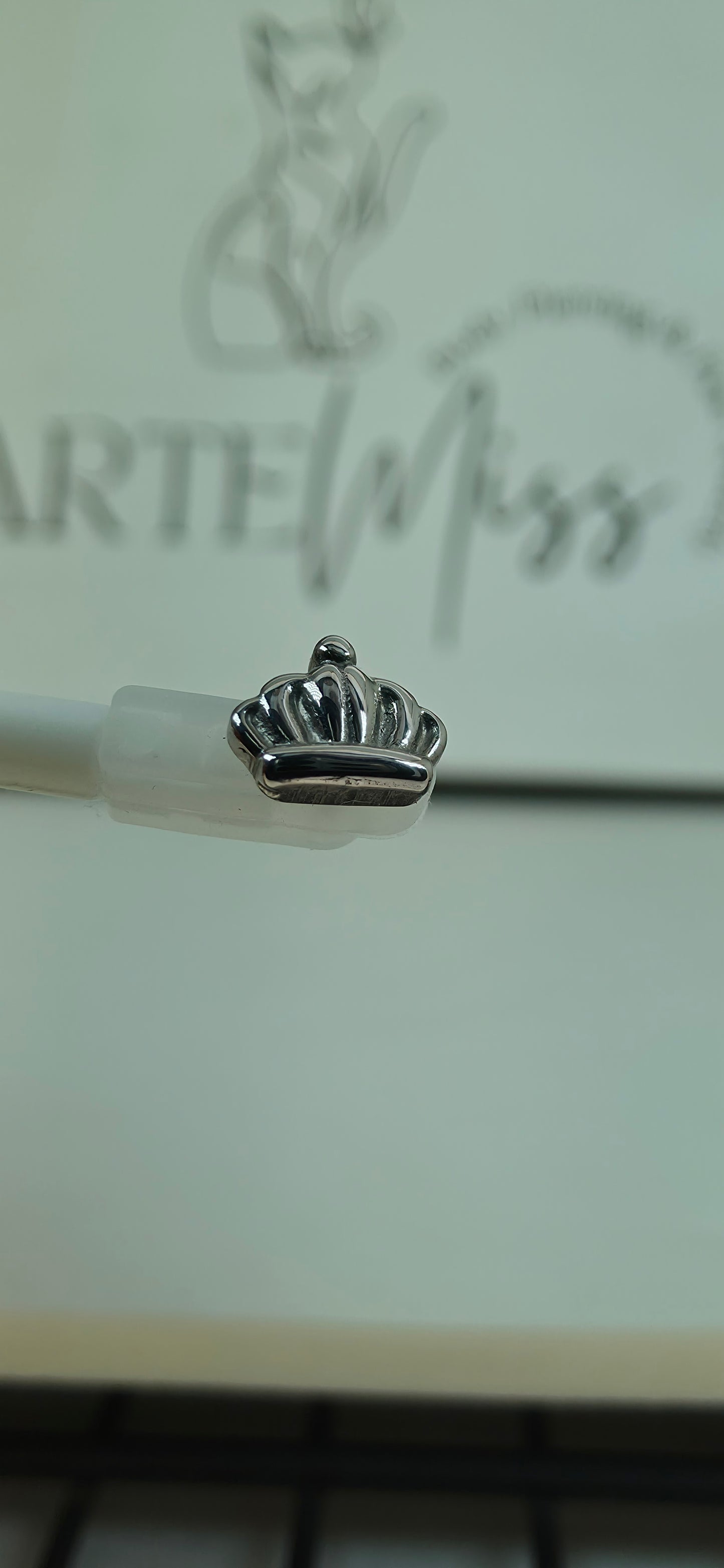 Top de Titanio en forma de  corona
