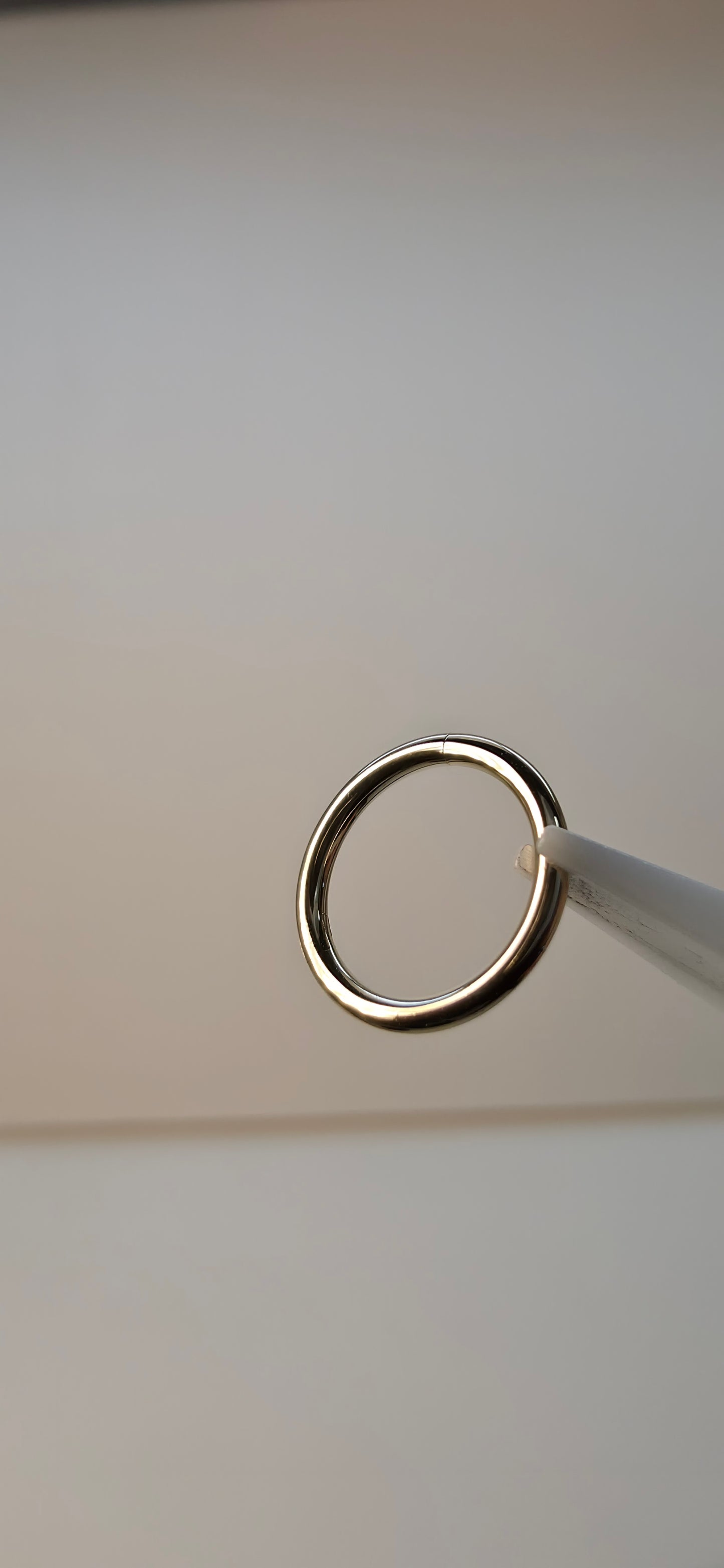 Clicker oro solido 14k en 6, 8 y 10mm calibre 16G