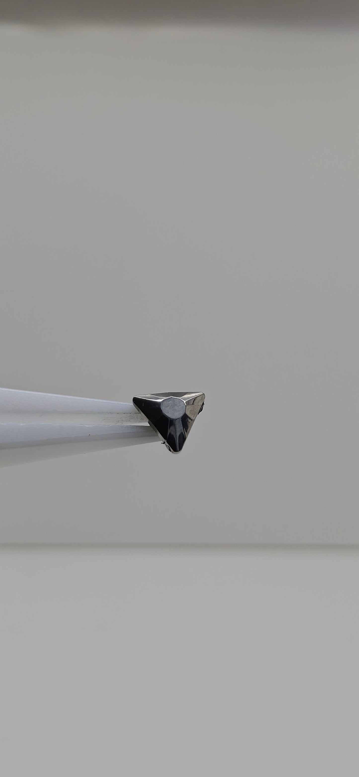 Piercing Labret Titanio figura Triangulo 3D