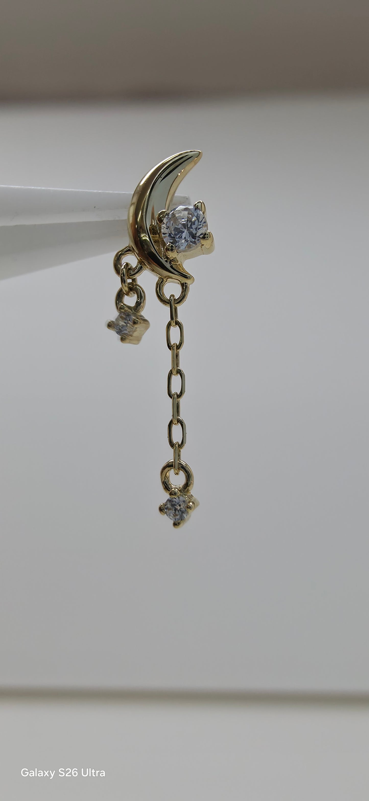 Luna con colgante y cristales Swarovski en oro de 14k