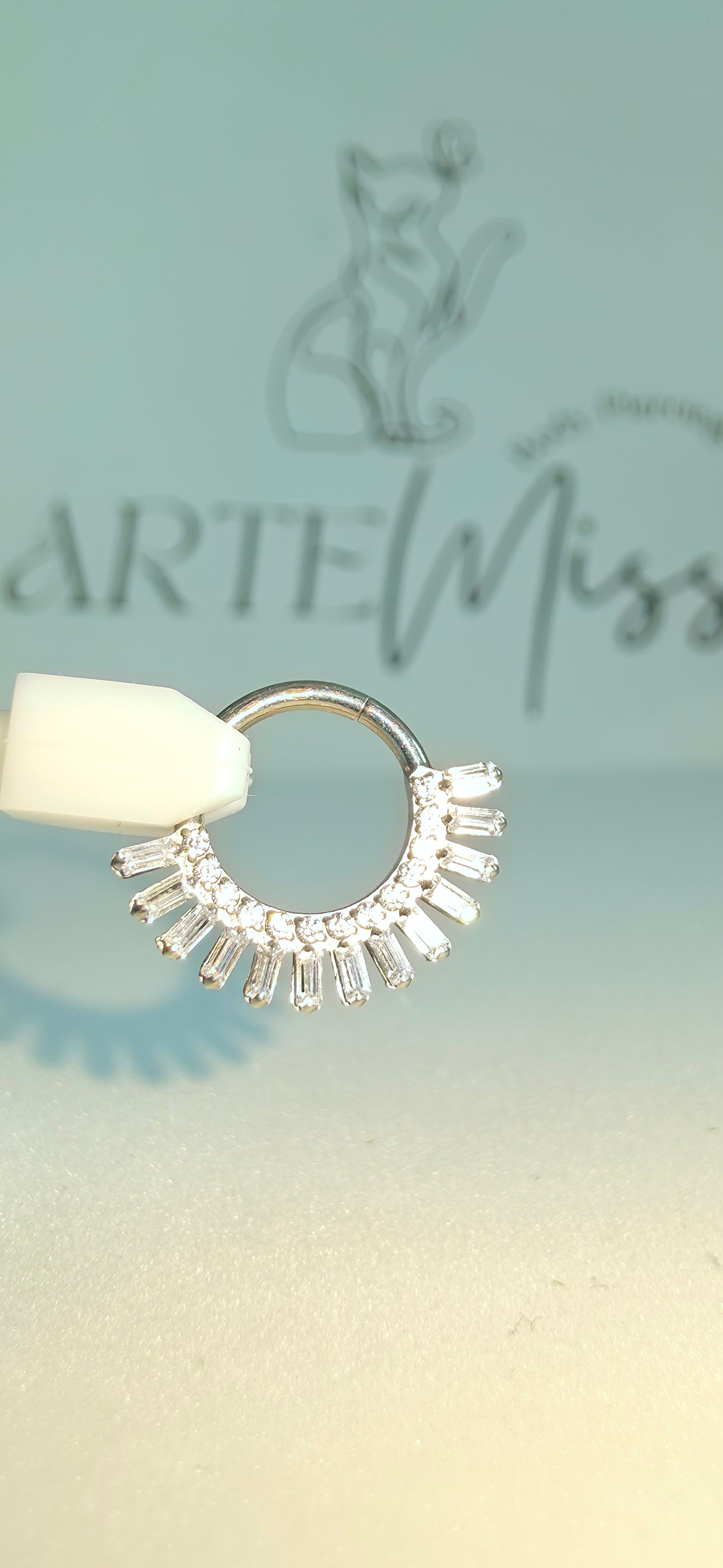 Clicker con incrustaciones de zirconia en Titanio
