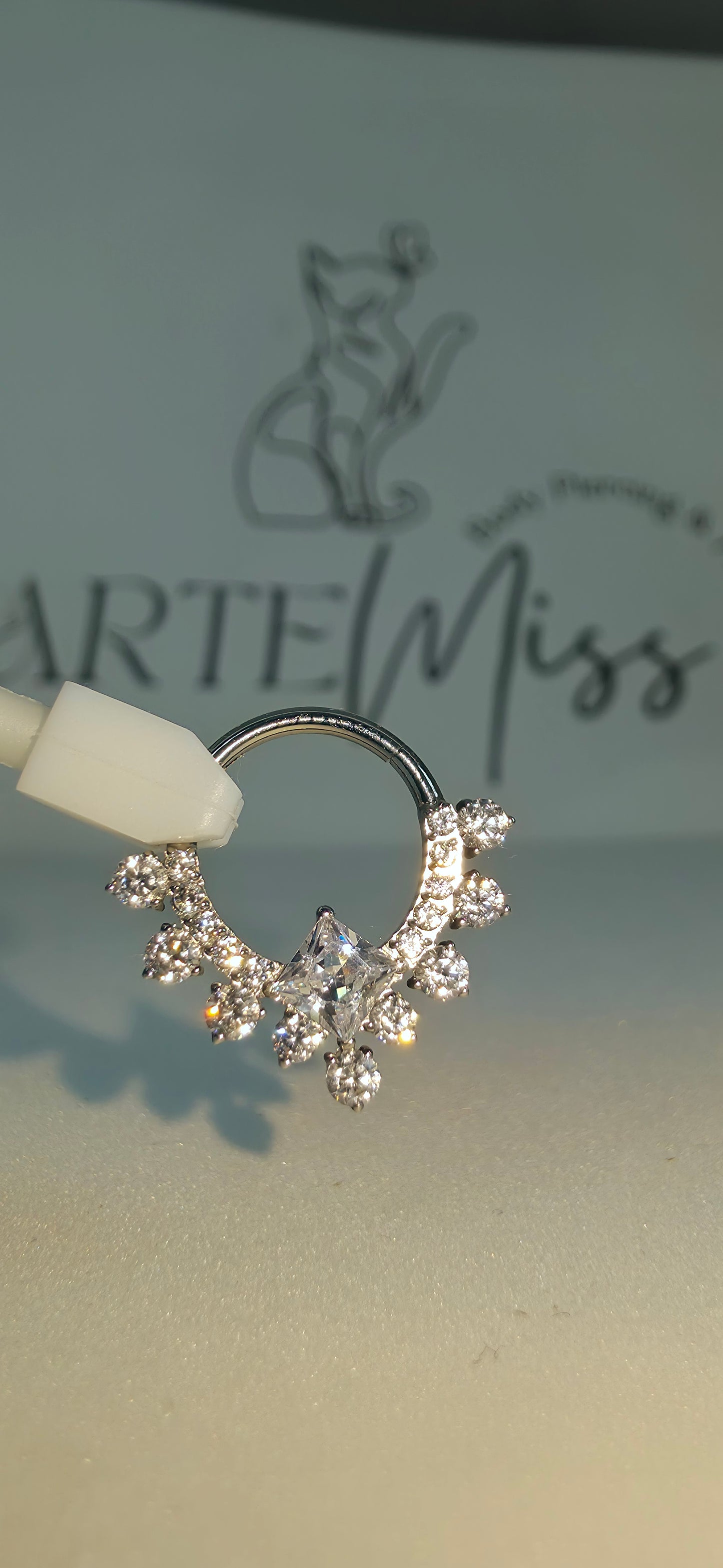 Clicker de Titanio con incrustaciones de zirconia varios colores
