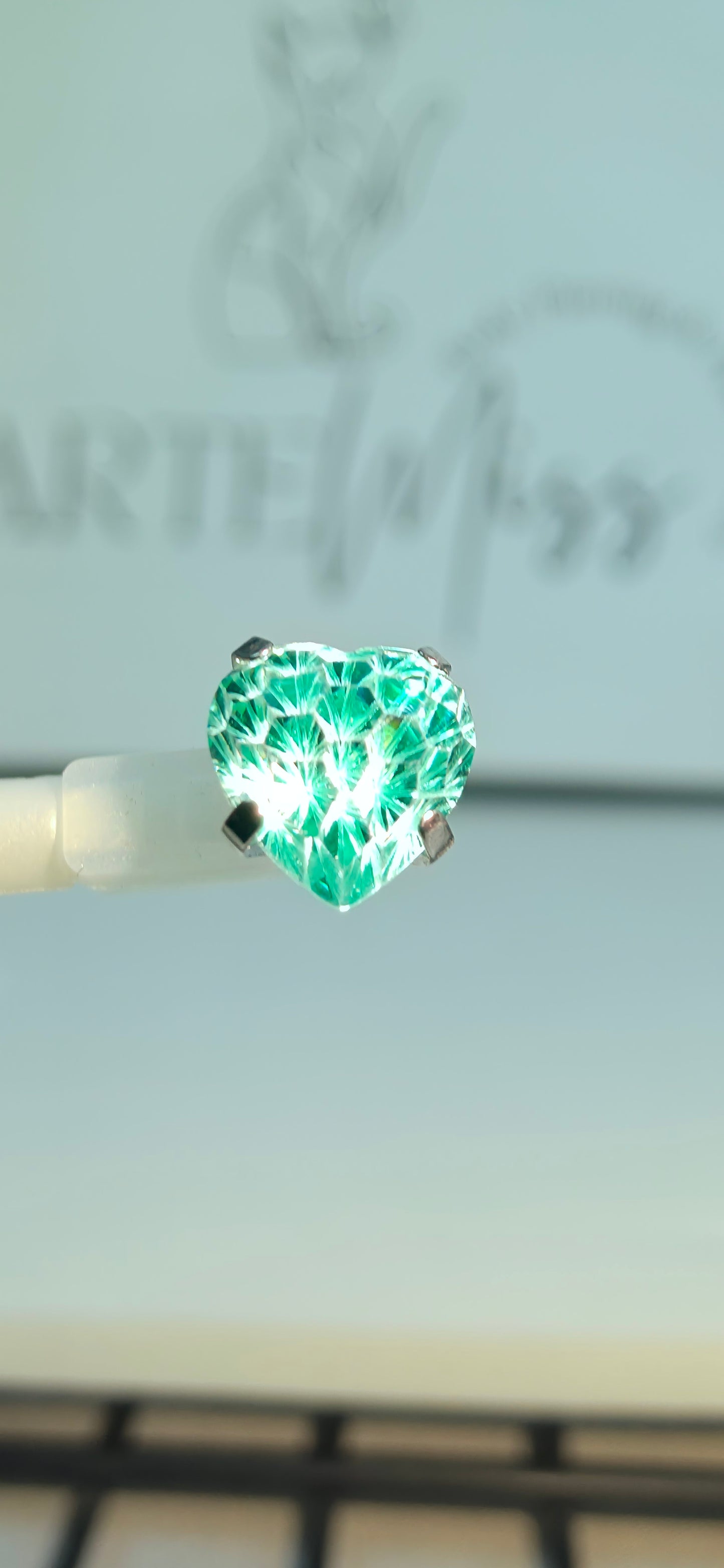 Top de Titanio con zirconia en forma de corazon