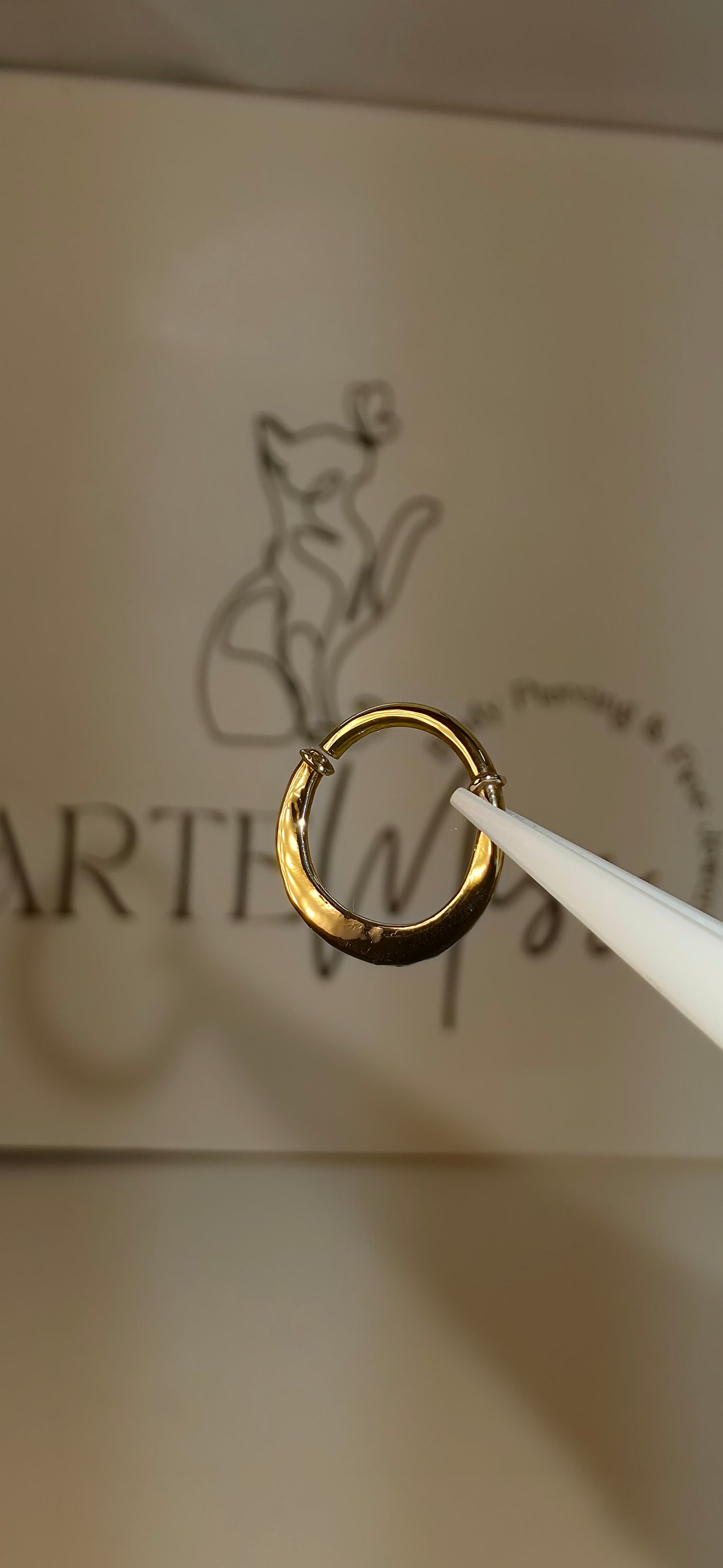 Argolla de oro solido 14k martillando de 9mm
