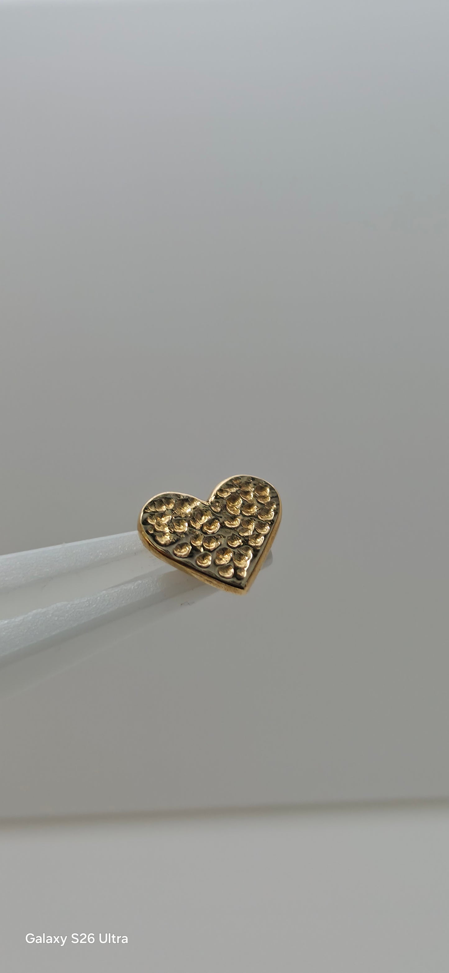 Corazon martillado en oro de 14k chico o grande