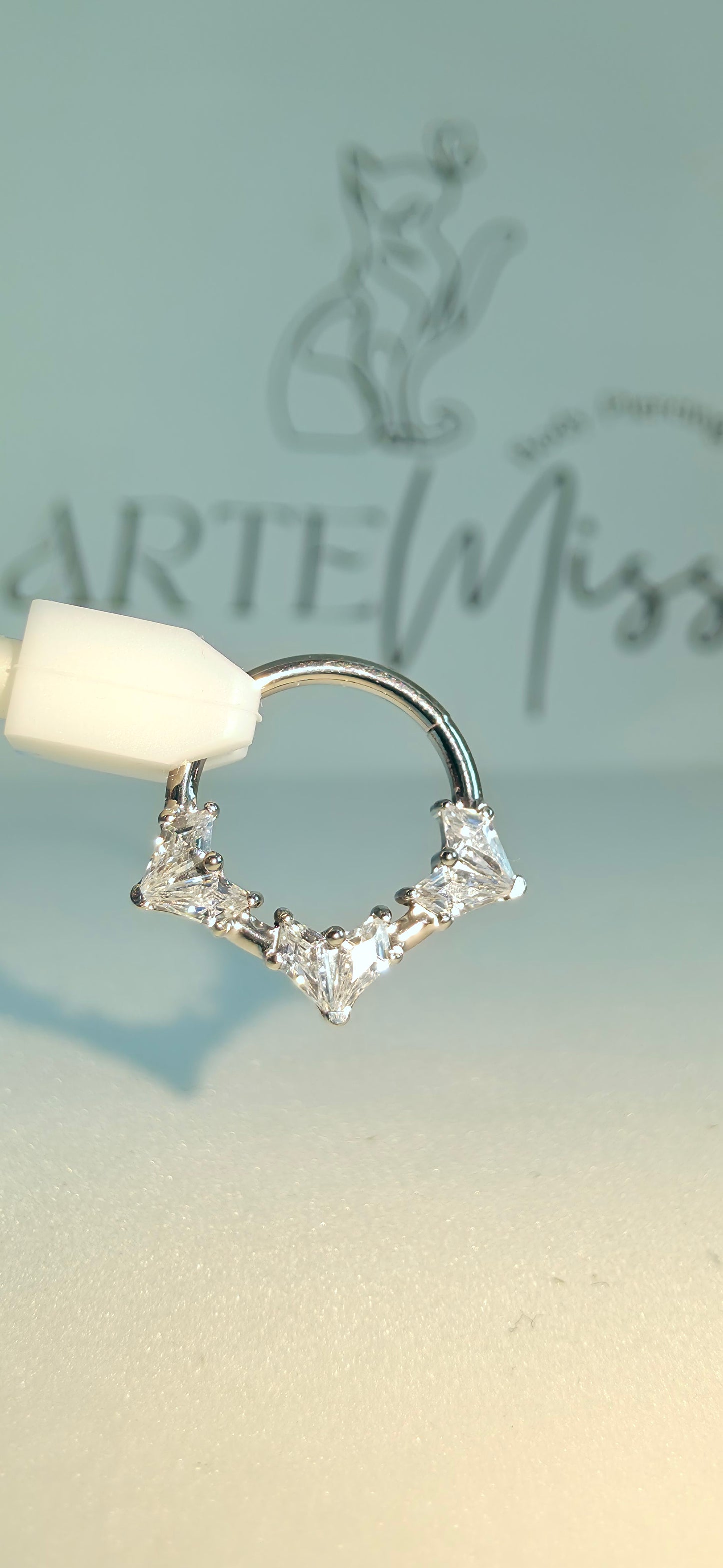 Clicker de Titanio con incrustaciones de zirconia