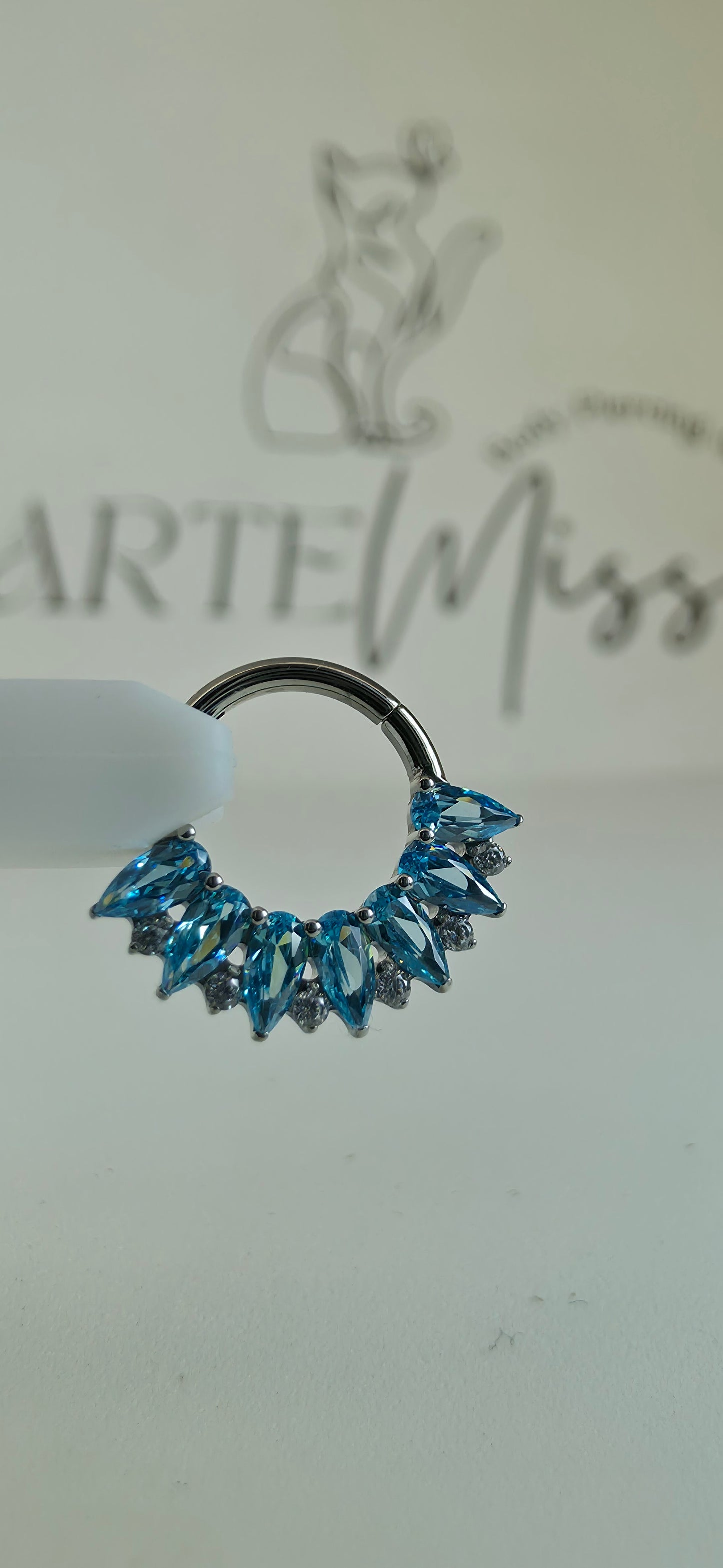 Clicker de Titanio con incrustaciones de zirconia