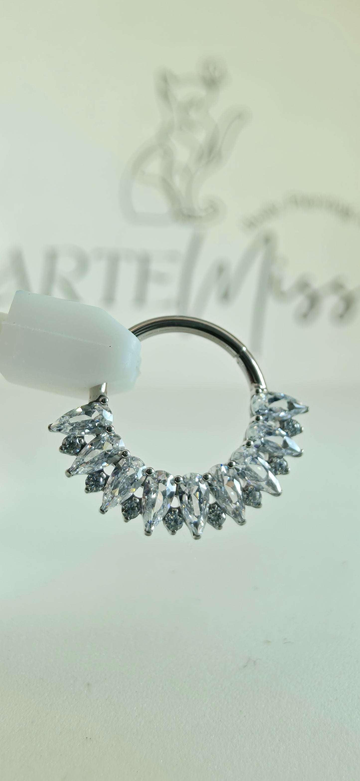 Clicker de Titanio con incrustaciones de zirconia