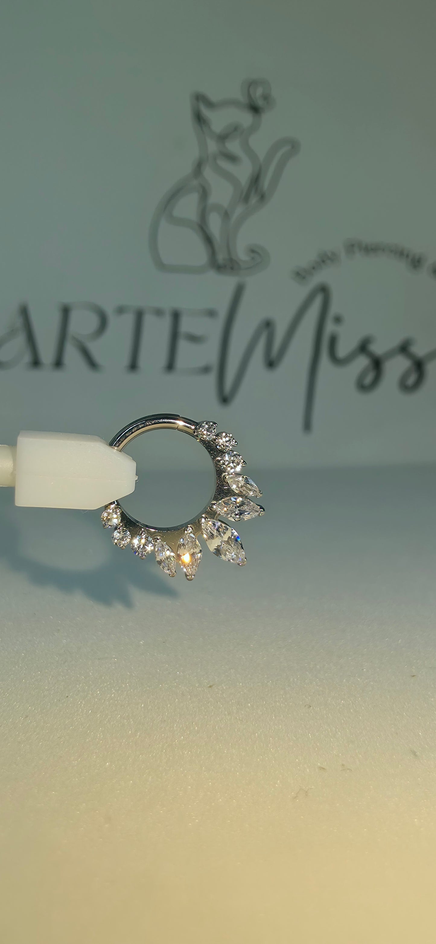 Clicker de Titanio con incrustaciones de zirconia