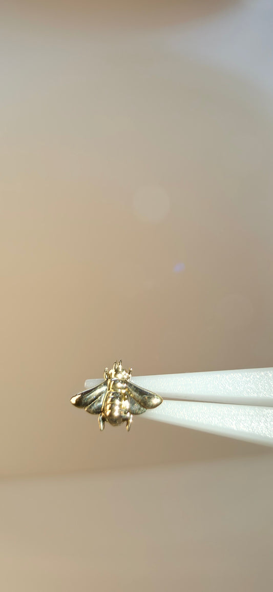 Abeja en oro solido de 18k