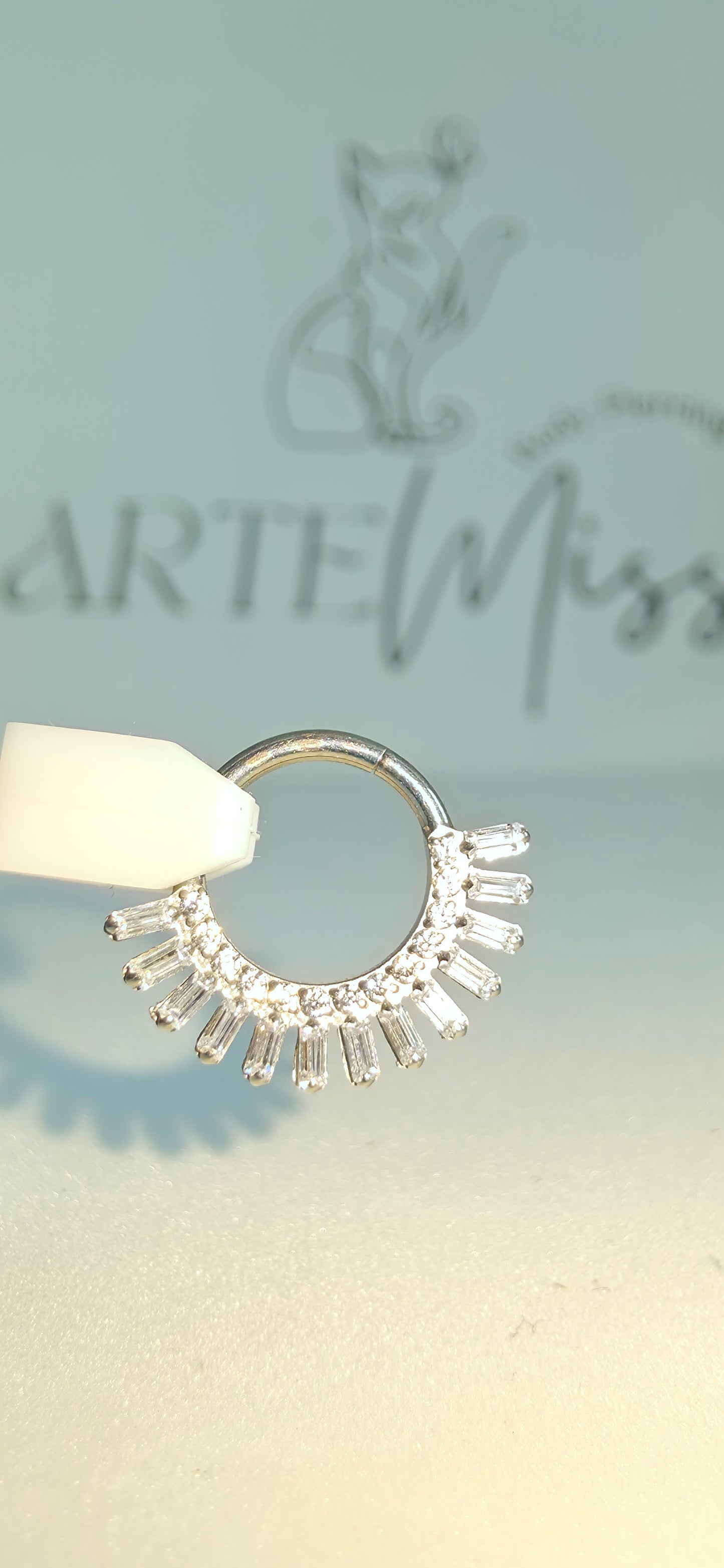 Clicker con incrustaciones de zirconia en Titanio