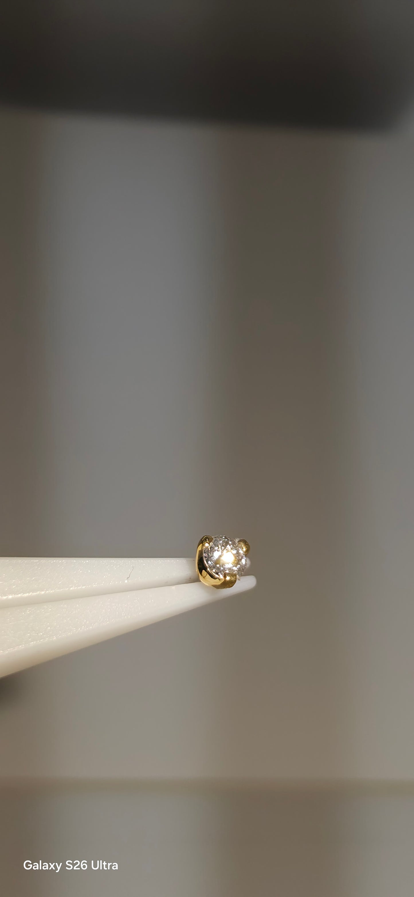 Diamante 2.5mm en oro de 18k