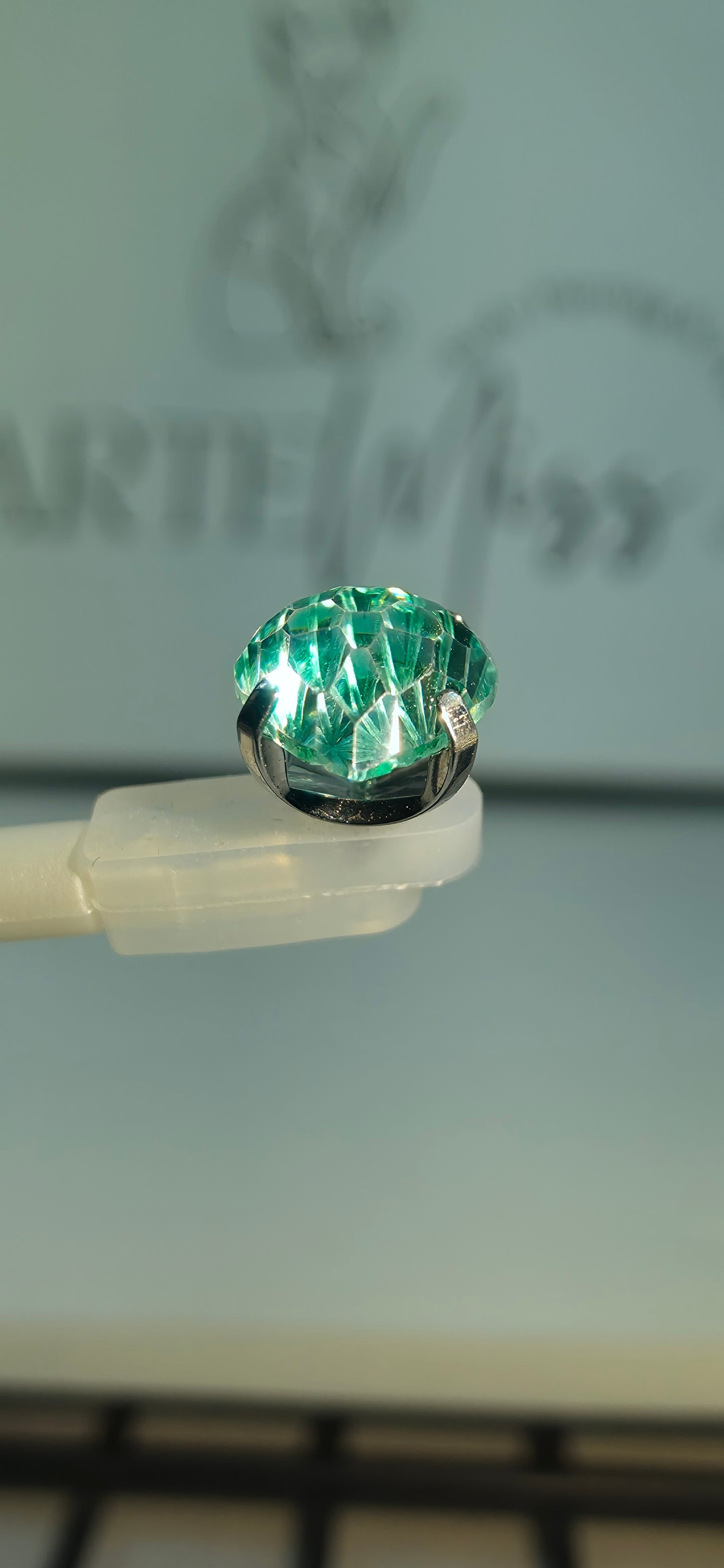 Top de Titanio con zirconia en forma de corazon