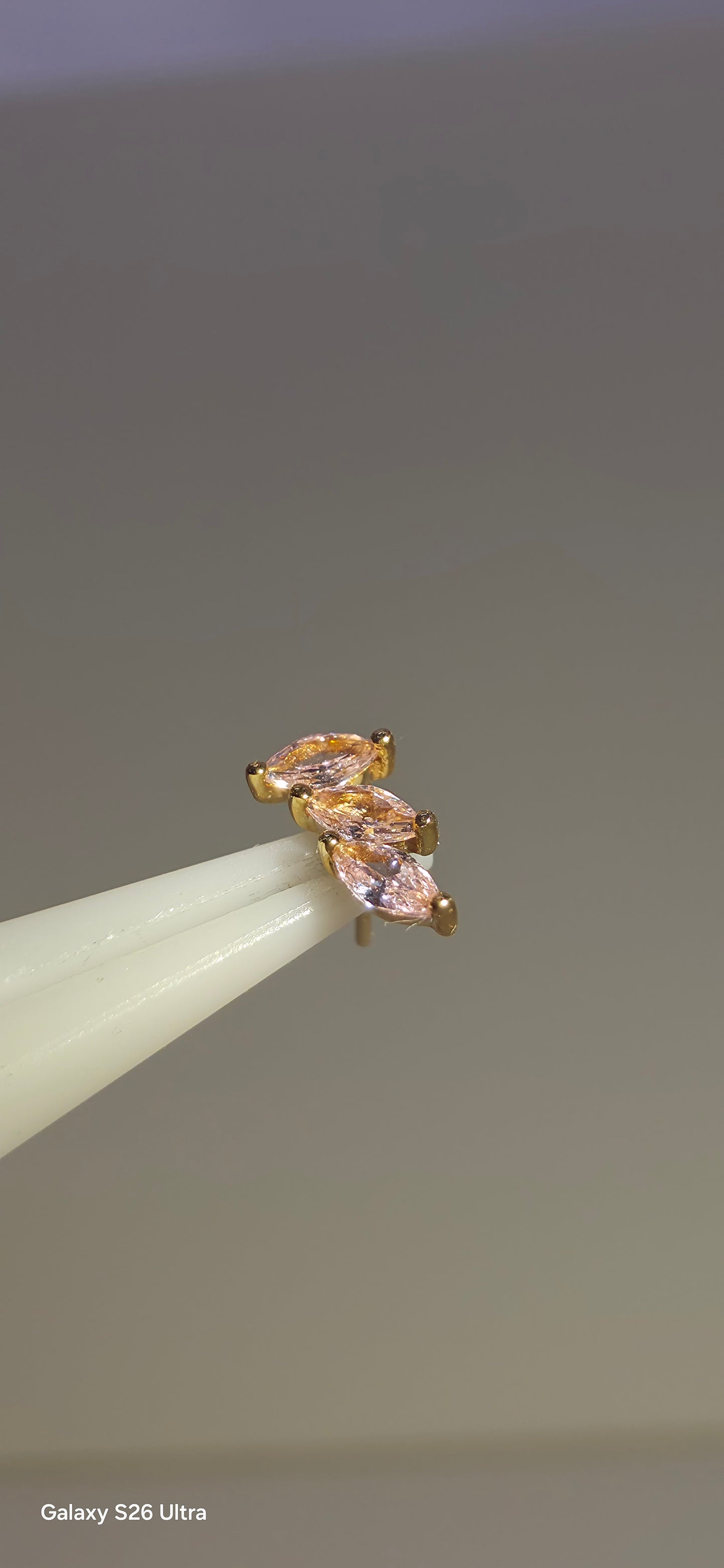 Triple marquise rosa en oro de 14k zon zirconias