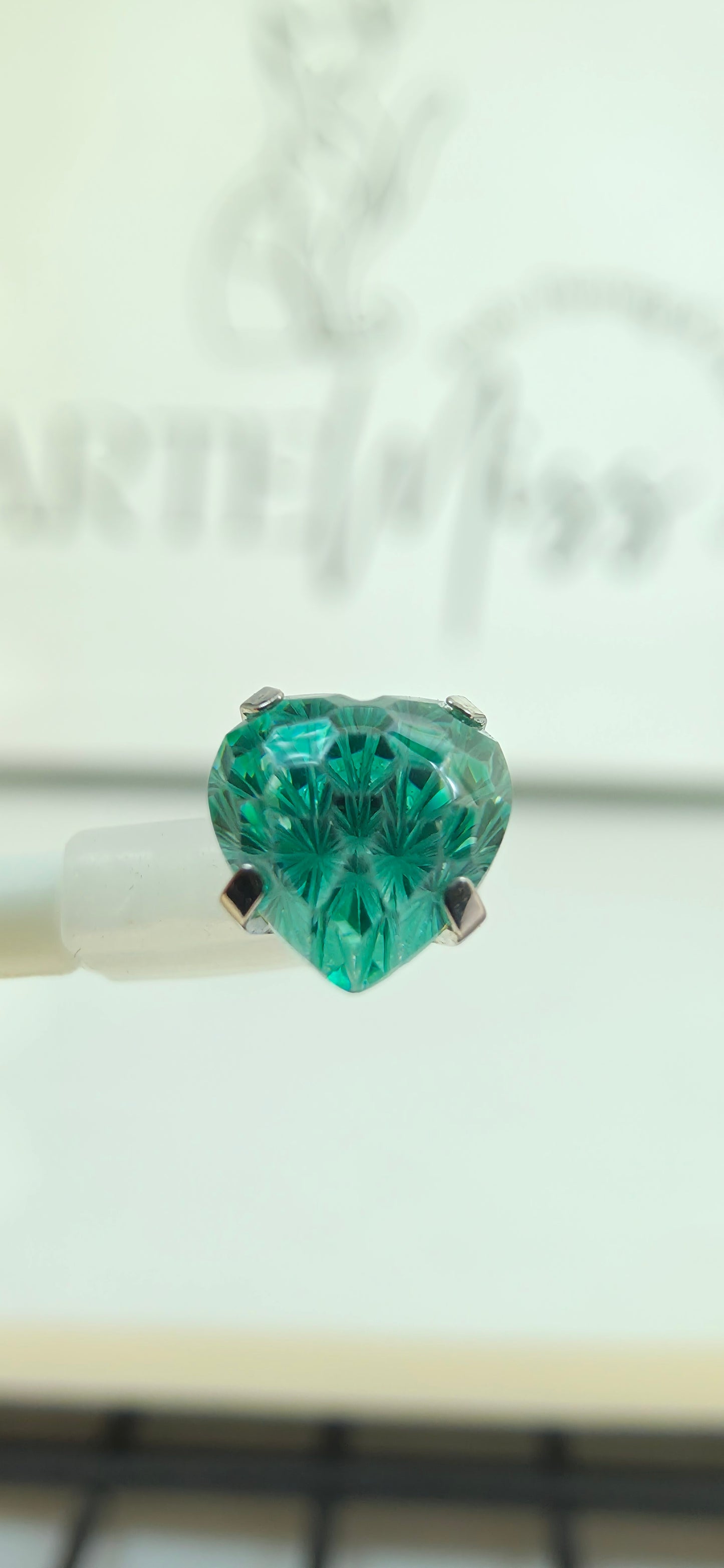 Top de Titanio con zirconia en forma de corazon