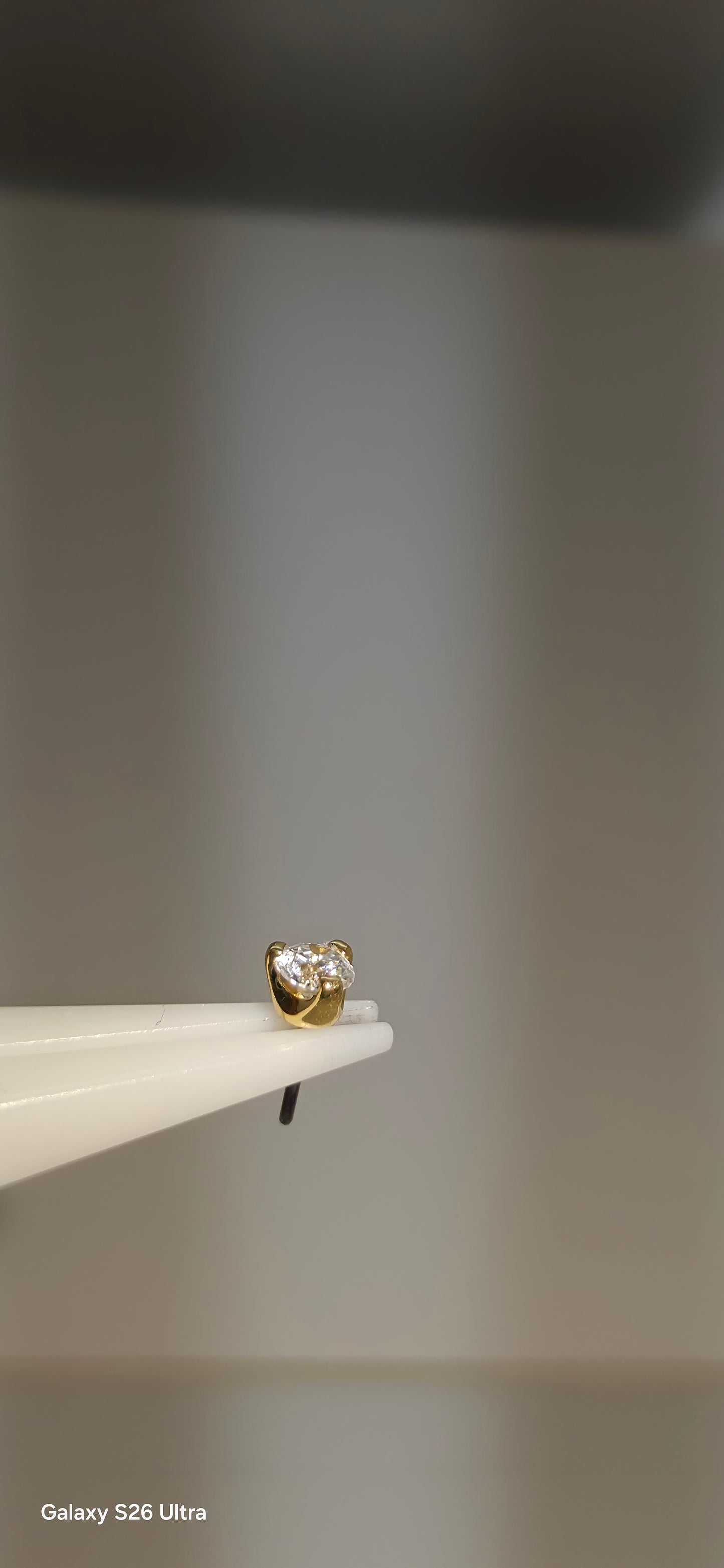 Diamante 2.5mm en oro de 18k