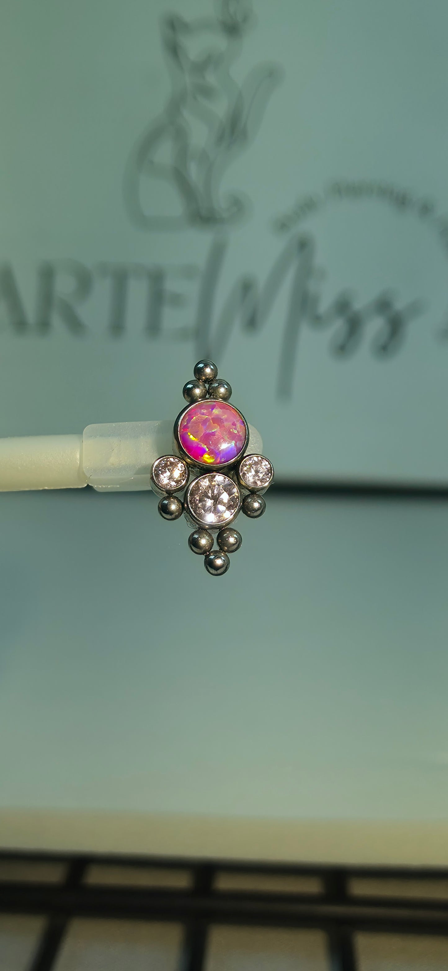 Top de Titanio con opalo y zirconias