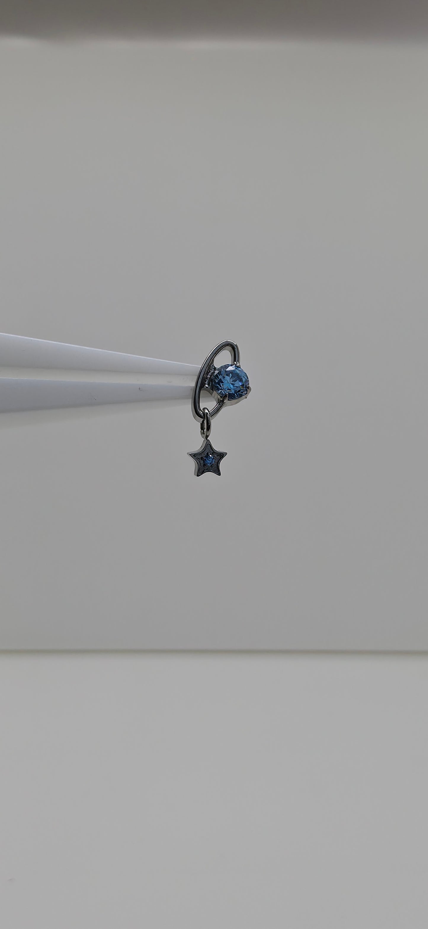 Piercing Titanio planeta