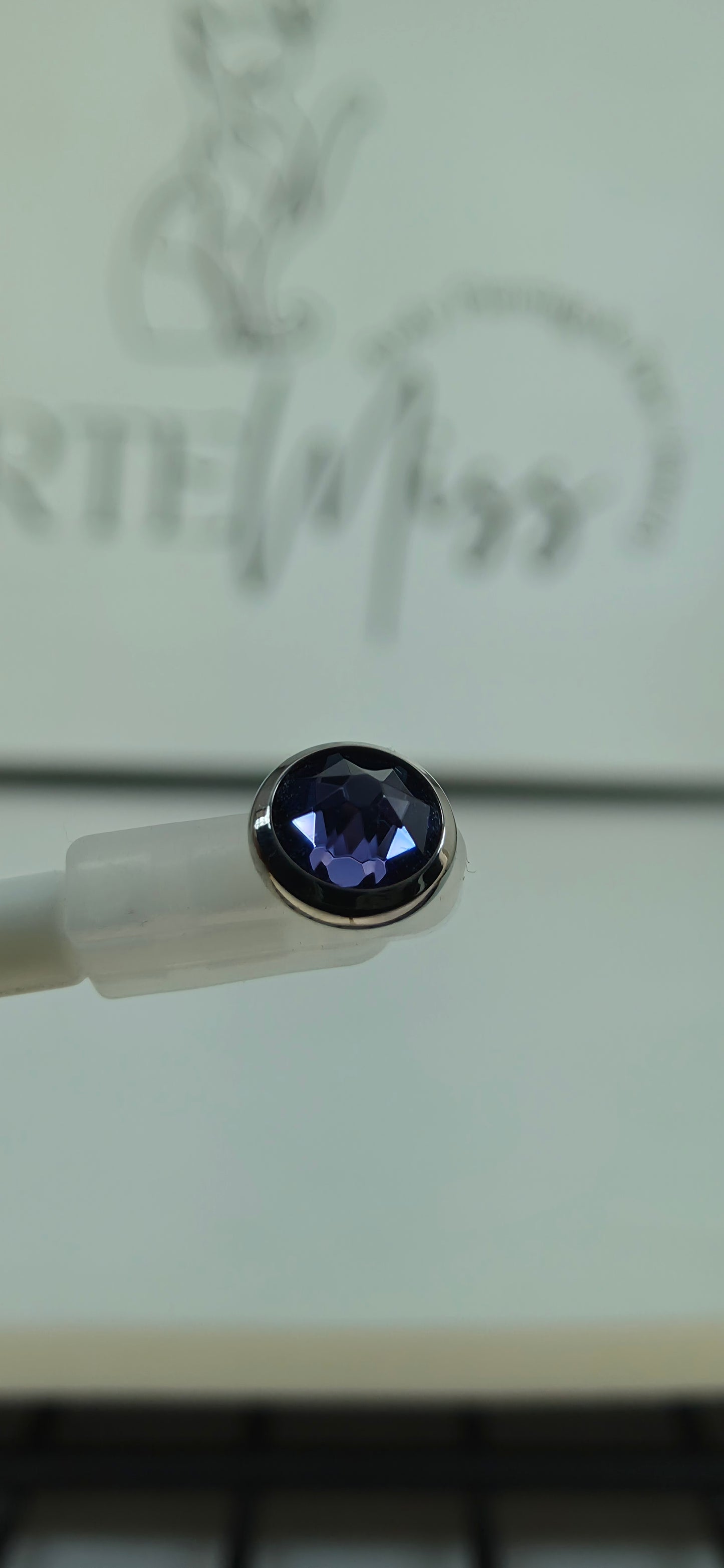 Top de Titanio con zirconia varios colores