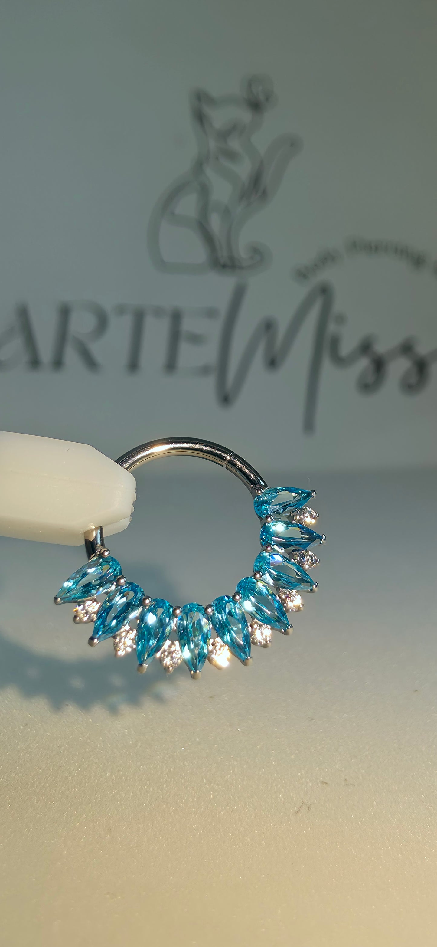 Clicker de Titanio con incrustaciones de zirconia
