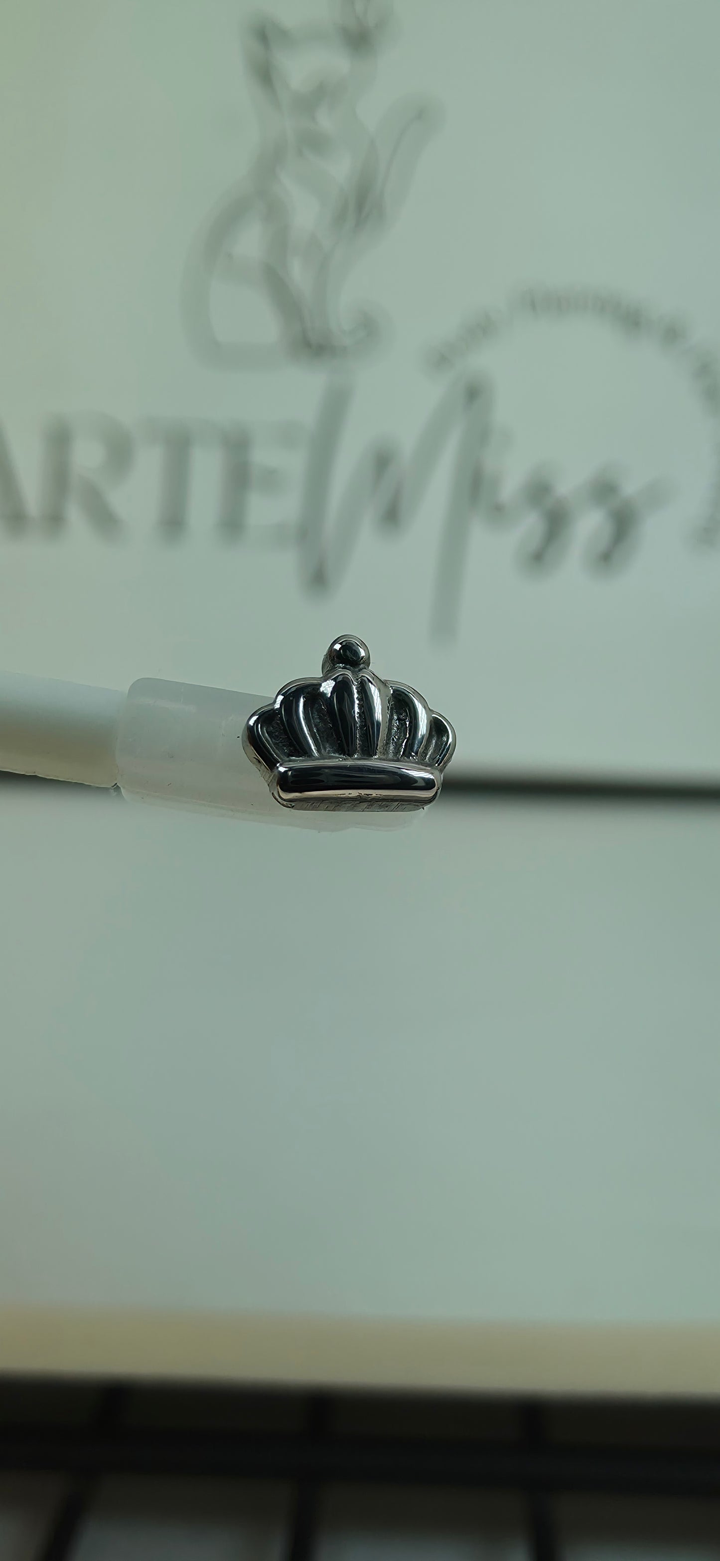 Top de Titanio en forma de  corona