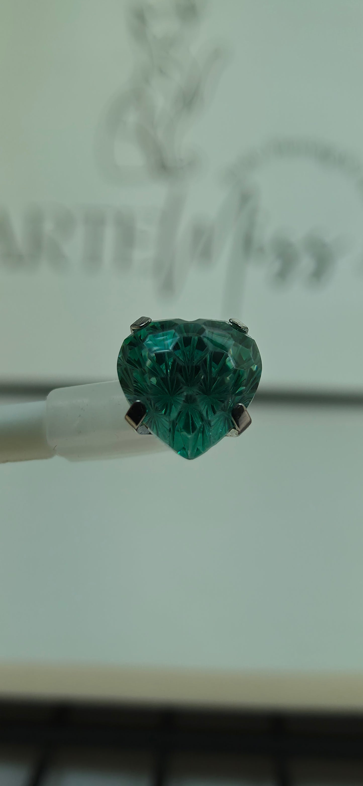 Top de Titanio con zirconia en forma de corazon