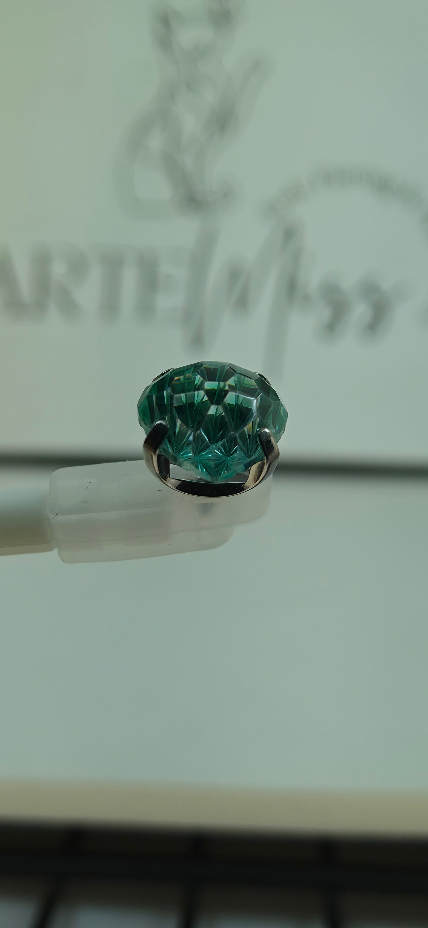 Top de Titanio con zirconia en forma de corazon