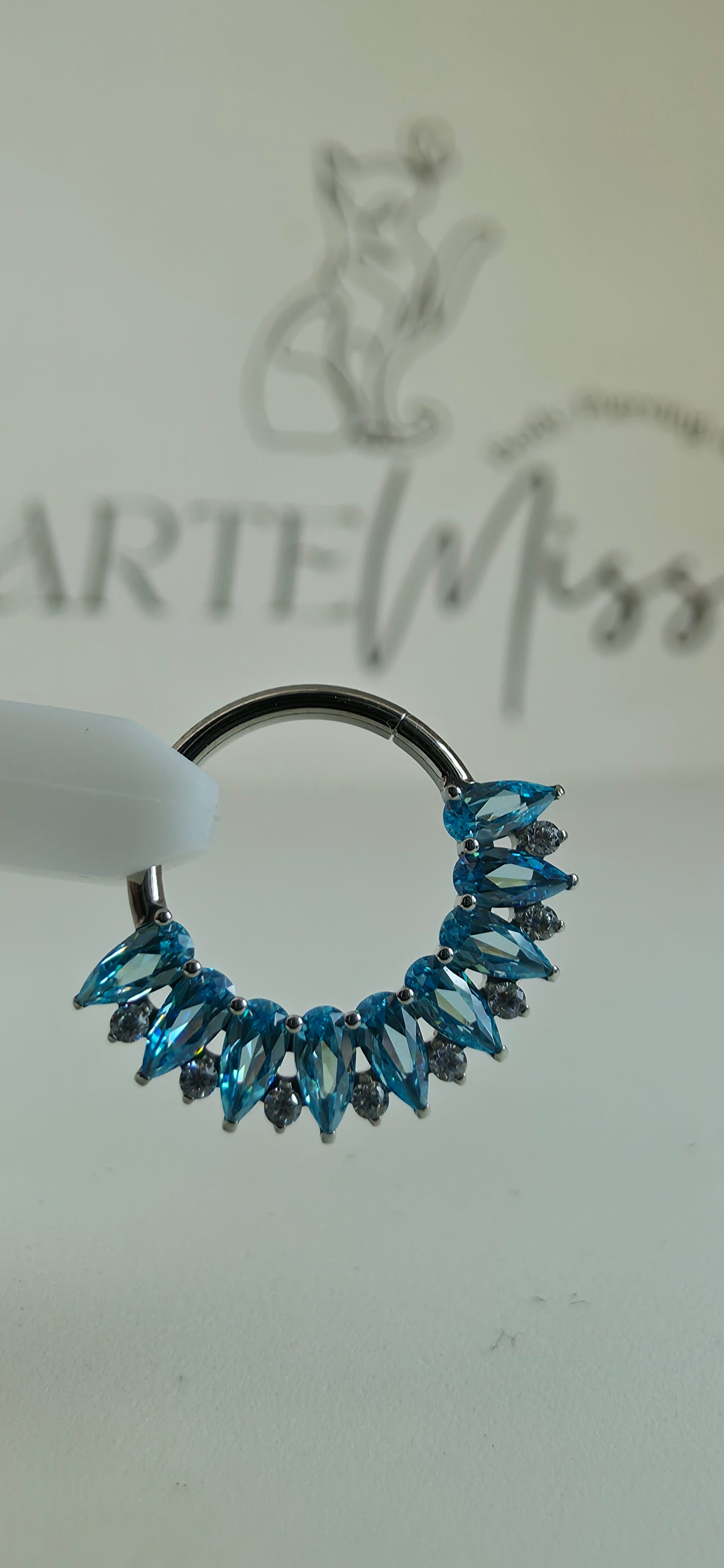 Clicker de Titanio con incrustaciones de zirconia