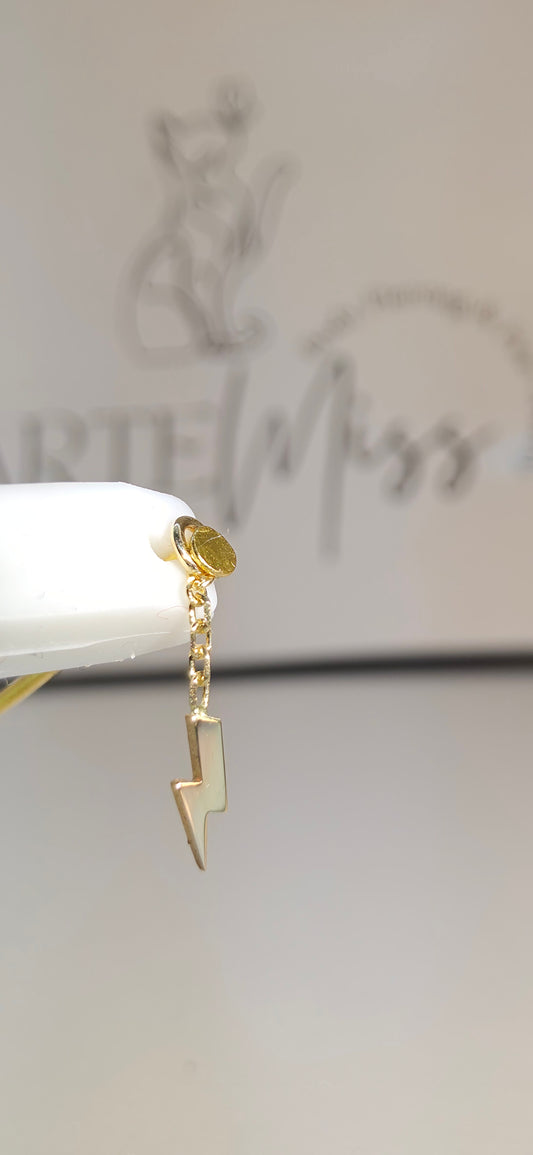 Charm colgante de rayo en oro de 14k