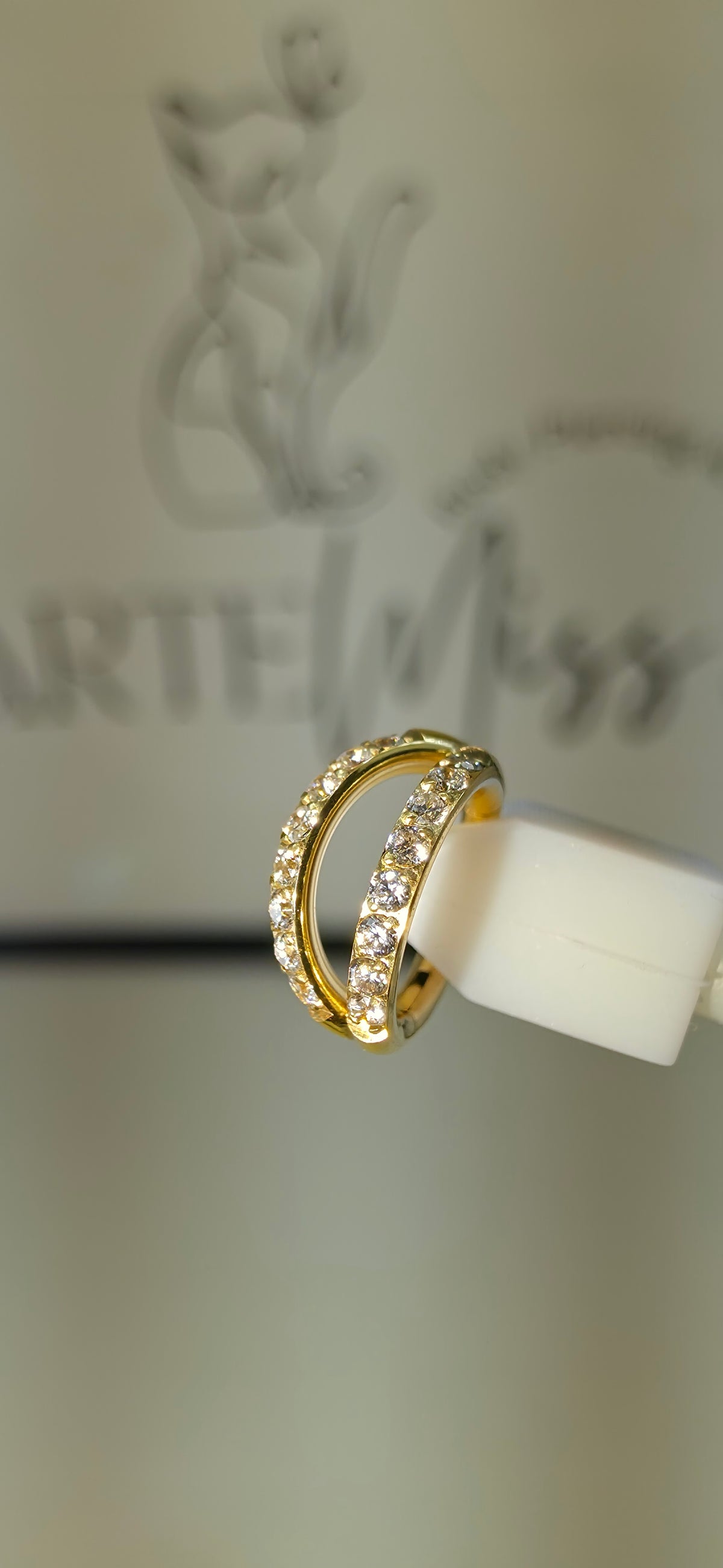 Arracada Titanio con incrustación de Zirconia